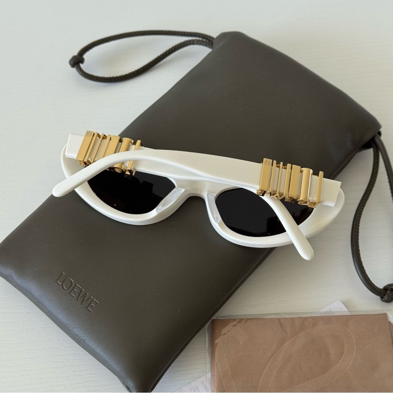 Loewe New! Loewe White Sunglasses LW40156U 25E, Authentic Size ONE SIZE - 2 Thumbnail