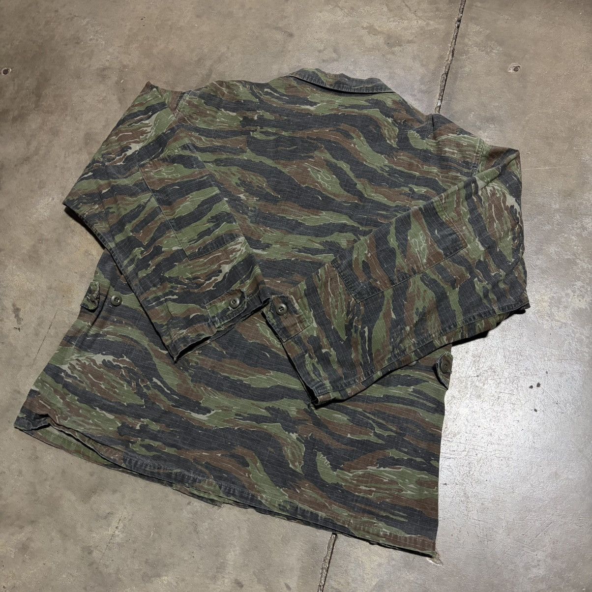 Vintage Vintage Tiger Stripe Camo Jacket Military Field Shirt 80s Size US XL / EU 56 / 4 - 9 Thumbnail