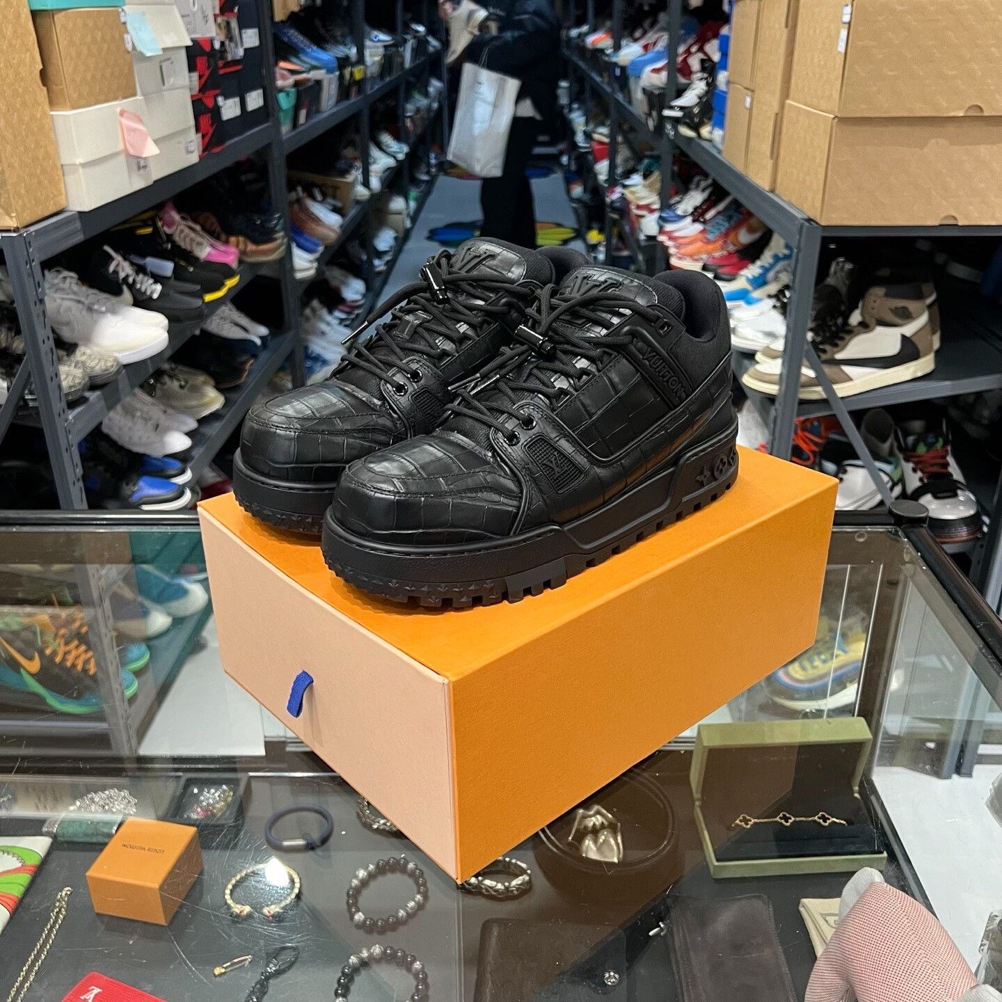 Louis Vuitton Louis Vuitton Trainer Maxi Size US 8 / EU 41 - 1 Thumbnail
