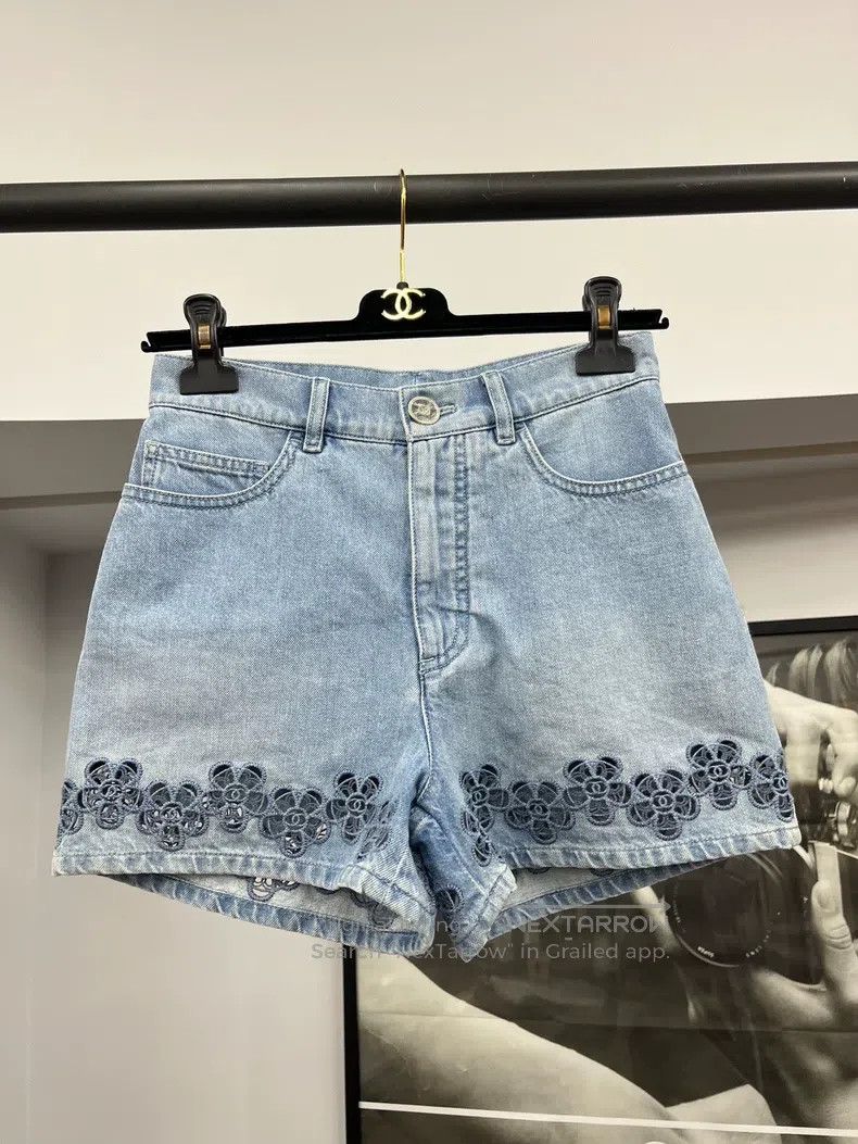 Chanel Chanel 24P hollowed-out floral high-waisted shorts Size 42" / US 20 - 1 Thumbnail