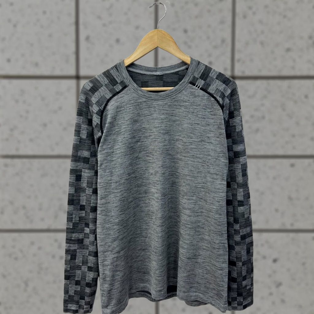 Lululemon Lululemon Stretch Your Head Pullover Shirt Long Sleeve Size L Men Gray Stretch Shirt Mens Lululemon Long Sleeve Crew Neck Activewear Size US L / EU 52-54 / 3 - 1 Thumbnail