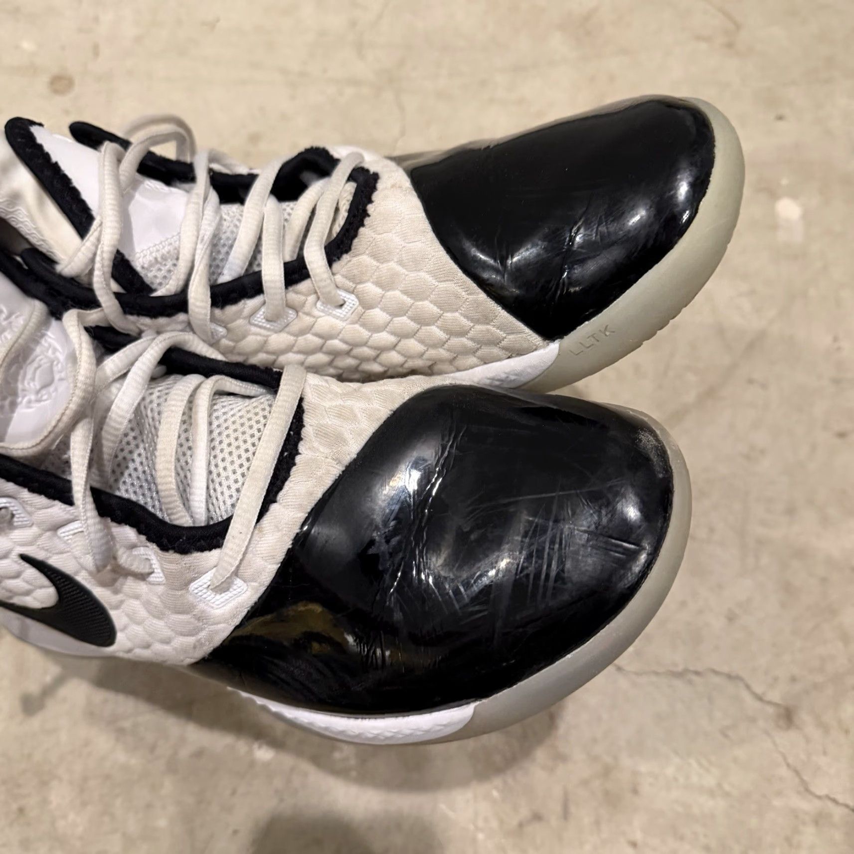 Nike Nike LeBron Witness 3 Premium Concord Sneaker Men Size 8.5 White/Oxygen Purple/Black Size ONE SIZE - 5 Thumbnail