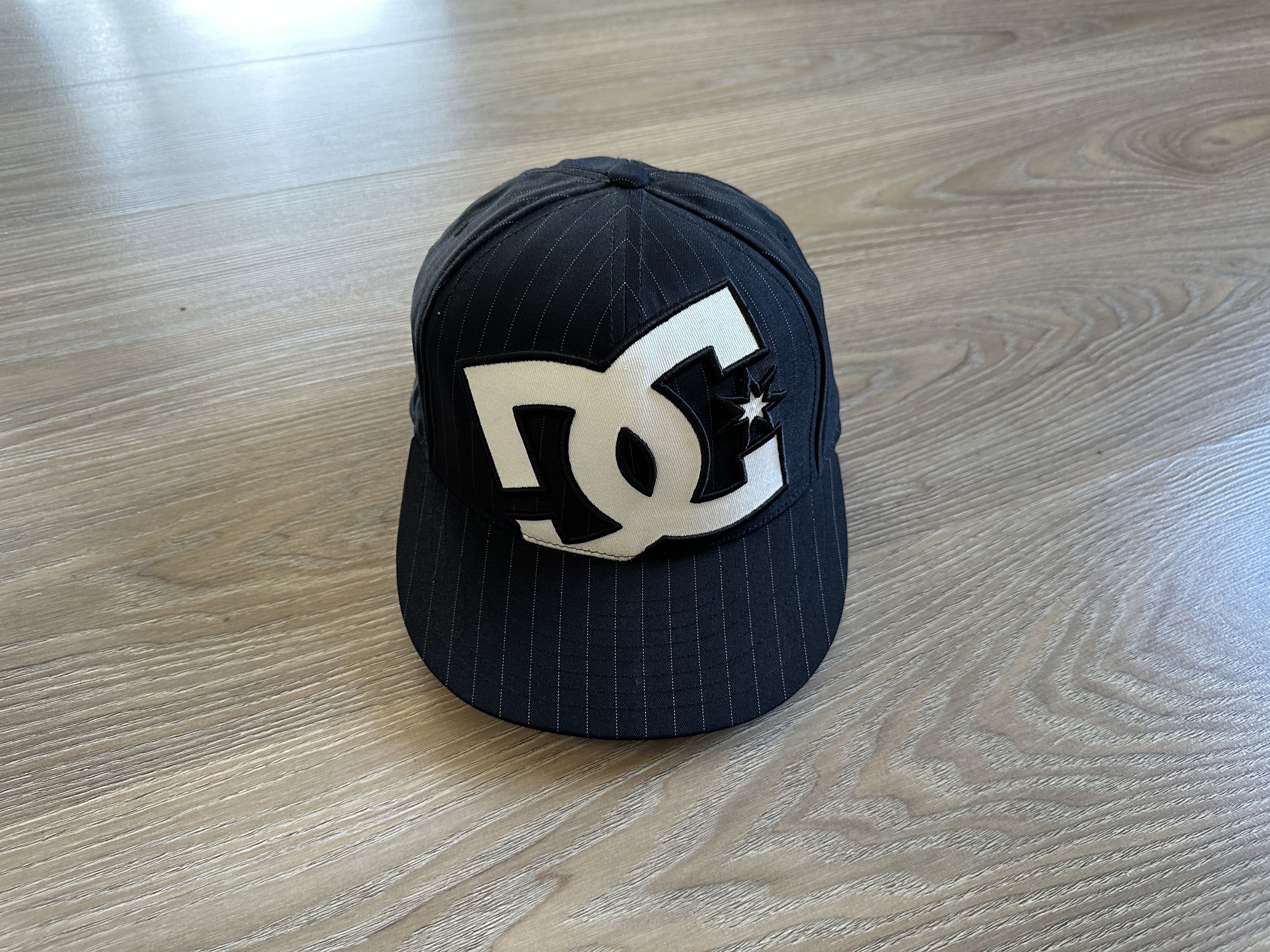 DC × Vintage Vintage DC Shoes Black Stripe Snapback Big Embroidered Logo Size ONE SIZE - 4 Thumbnail