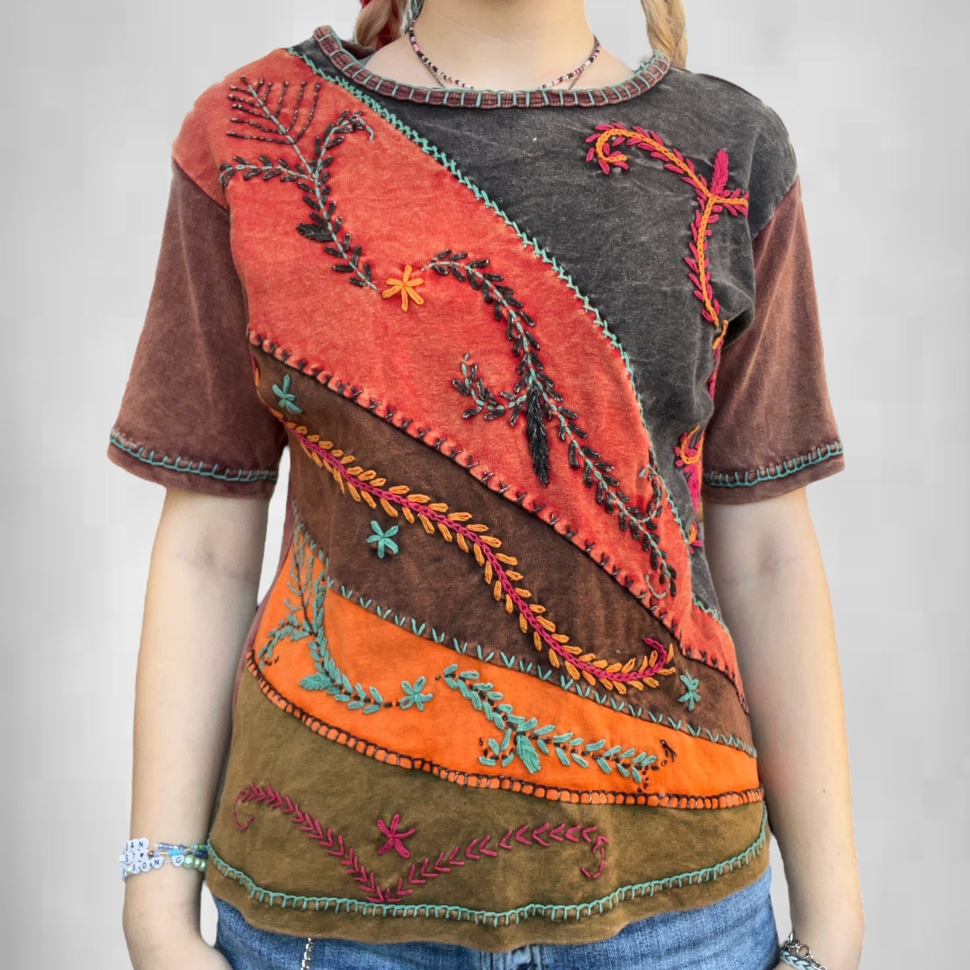 Vintage Women’s Vintage 90s Boho Embroidered T-Shirt Size M / US 6-8 / IT 42-44 - 1 Thumbnail
