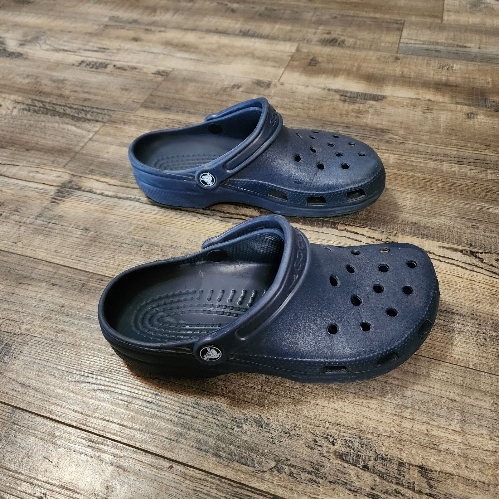 Crocs Classic Crocs dark blue size W8/M6 Pre-owned good shape SH1 Size US 6 / EU 39 - 7 Thumbnail