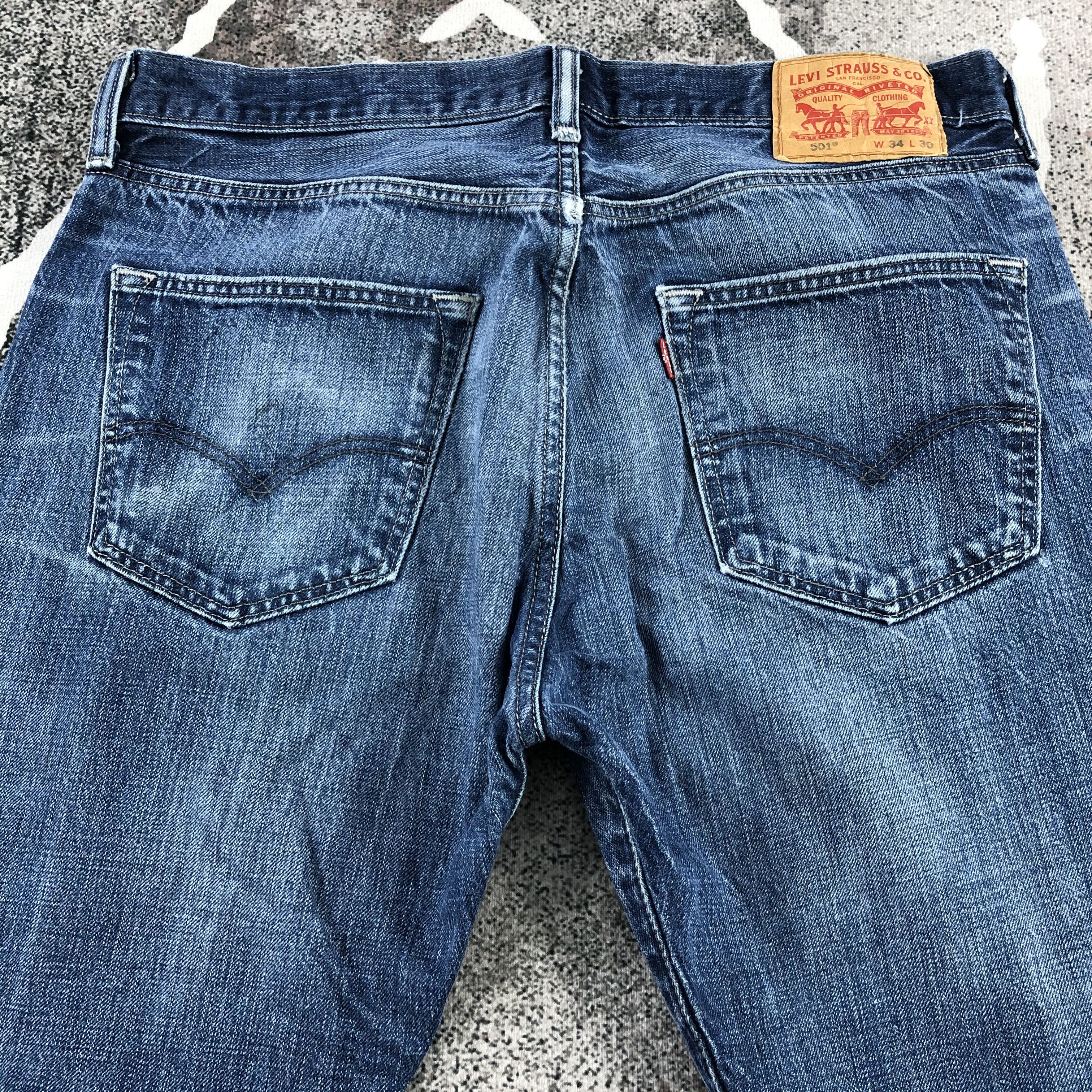 Levi's Vintage 501 Jeans Blue Wash Denim KJ941 Size US 34 / EU 50 - 4 Thumbnail