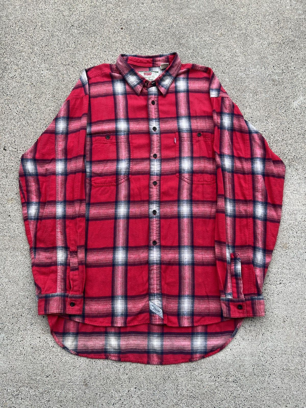 Levi's Vintage 1993 Levi’s Red Plaid Button-Up Flannel Size XL Size US XL / EU 56 / 4 - 1 Thumbnail
