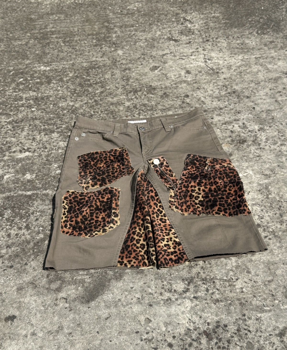 Other Vintage Leopard Jeans Shorts Rare Streetwear Casual L Custom Size US 34 / EU 50 - 1 Thumbnail