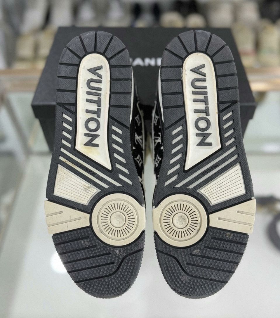 Louis Vuitton Louis Vuitton Black and White Trainer Lace Up Low Top Fash Size US 7 / EU 40 - 4 Thumbnail
