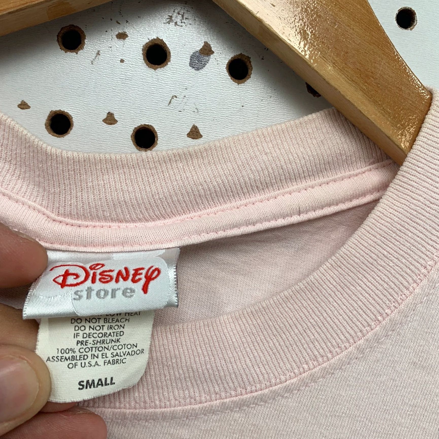 Disney VINTAGE Disney Winnie Pooh T Shirt Womens Small Pink Be Happy Everyday Cute Size S / US 4 / IT 40 - 3 Thumbnail
