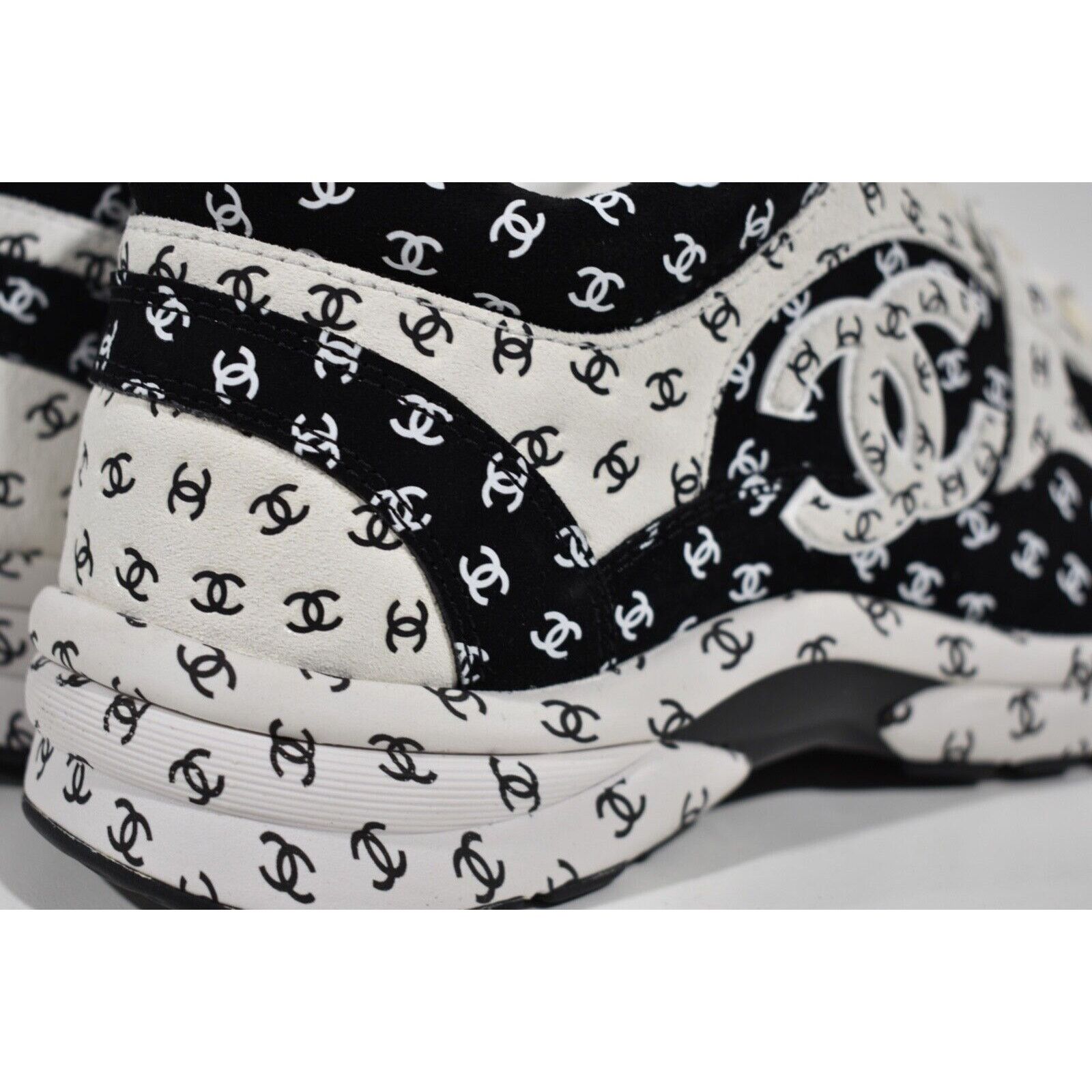 Chanel 22A Suede Printed CC Logo Flat Runner Trainer Sneaker 36.5 Size US 6.5 / IT 36.5 - 10 Thumbnail