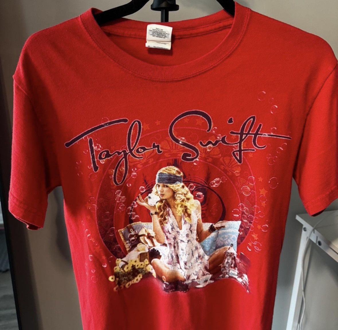 Gildan RARE vintage Taylor swift fearless red t shirt Size S / US 4 / IT 40 - 1 Thumbnail