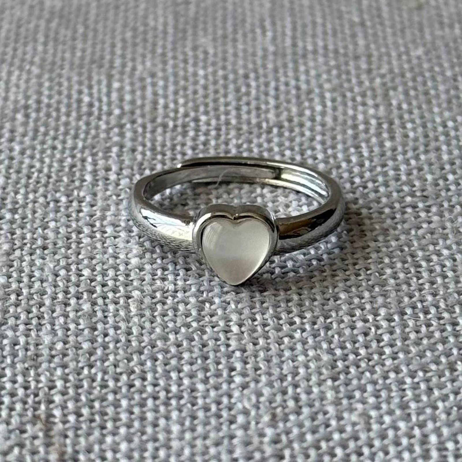 Other Silver pearl heart ring vintage Size ONE SIZE - 1 Thumbnail