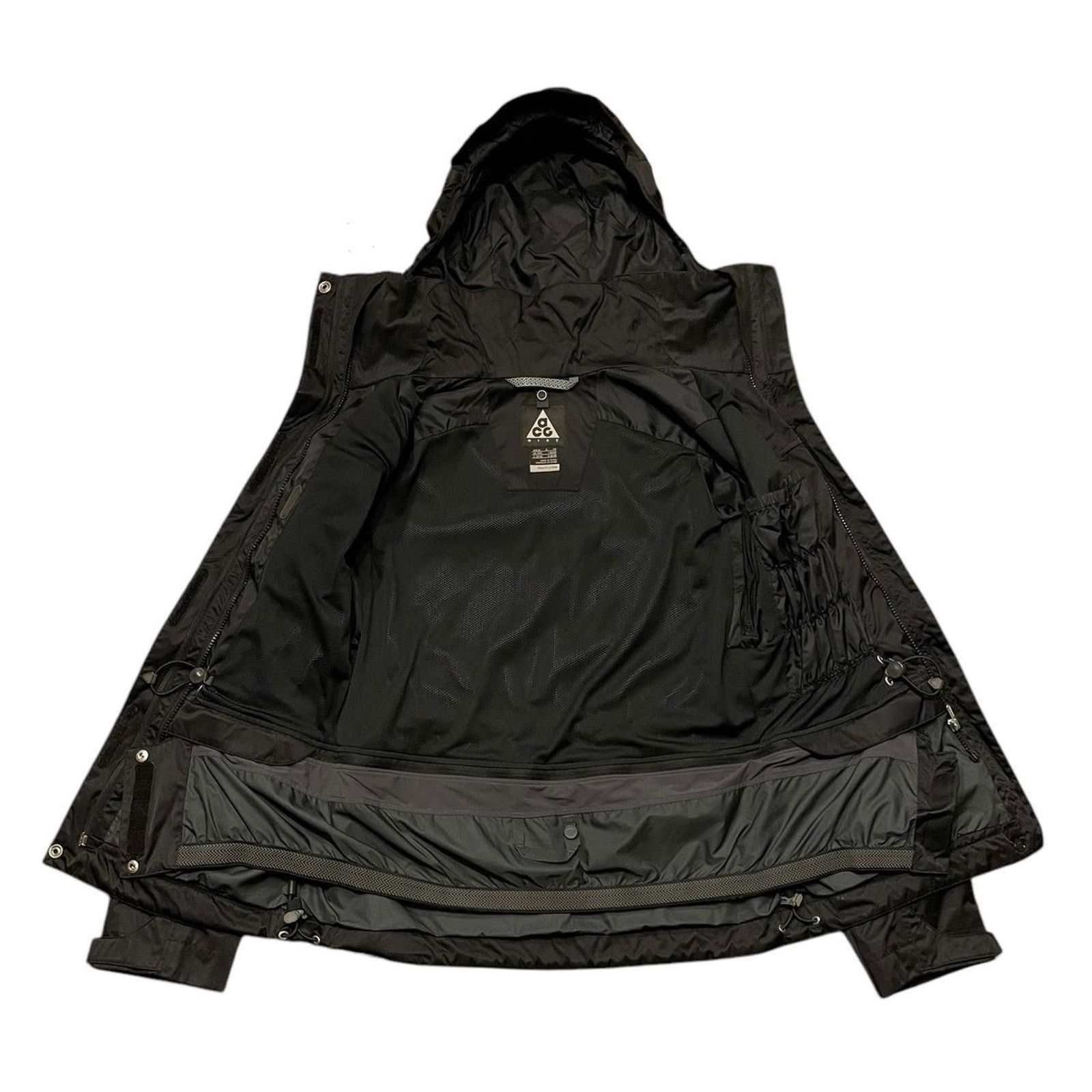 Nike ACG Womens Nike ACG gorpcore jacket with butterfly detail Size S Size S / US 4 / IT 40 - 5 Thumbnail