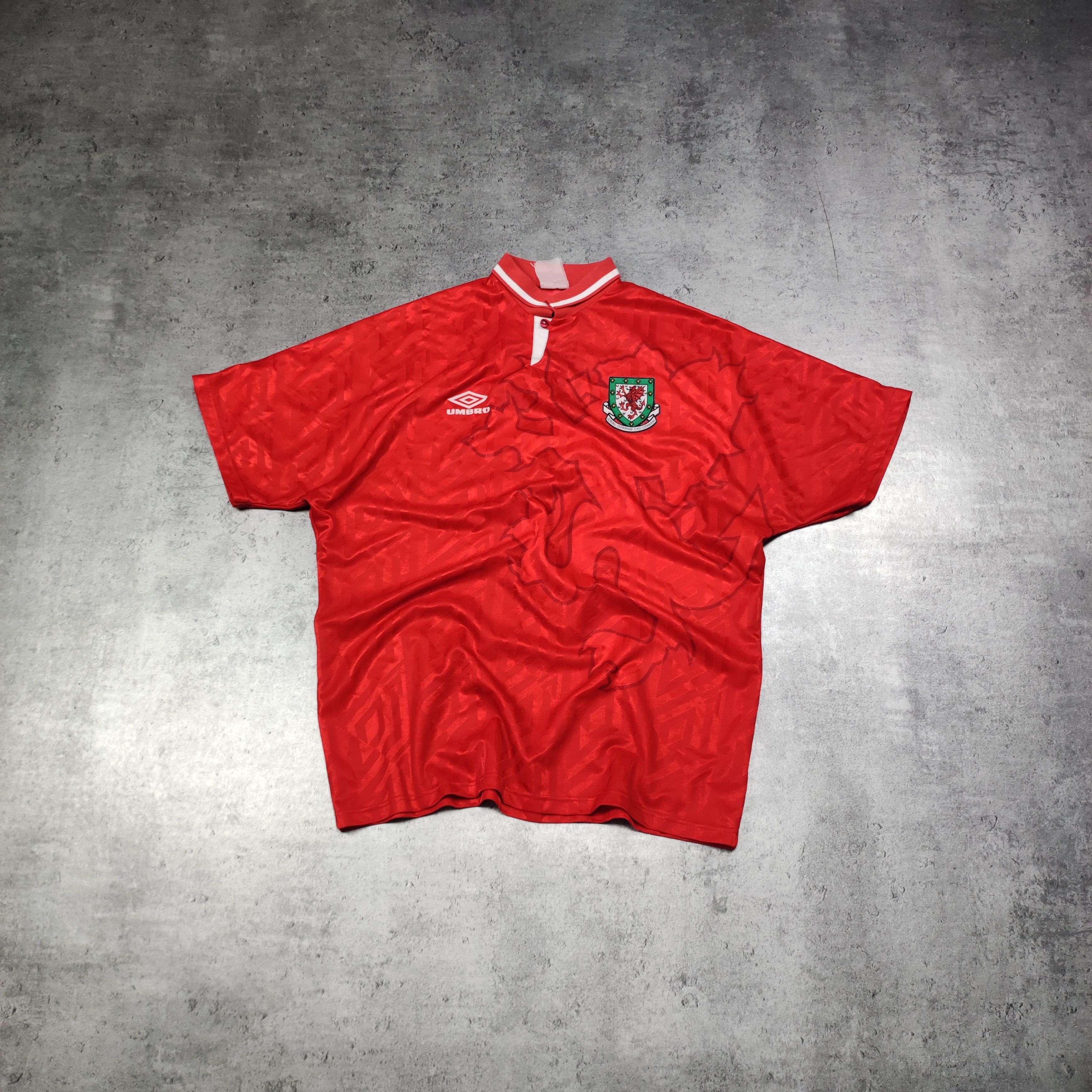Vintage Vintage RARE 1992 Unique Wales National Team Umbro Jersey Size US XL / EU 56 / 4 - 1 Thumbnail