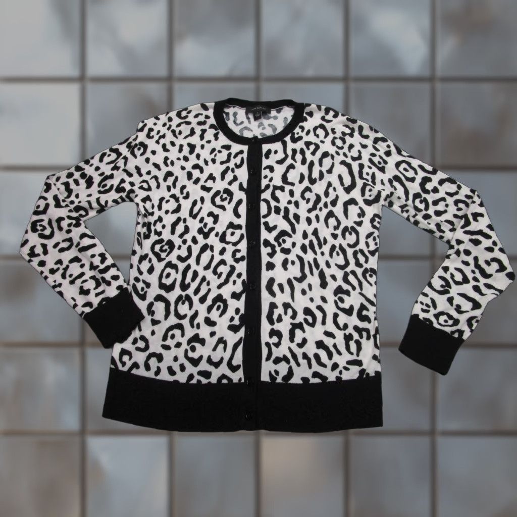 Ann Taylor VINTAGE Ann Taylor Cardigan Sweater Womens M White Leopard Print Crewneck Academia y2k Size M / US 6-8 / IT 42-44 - 1 Thumbnail