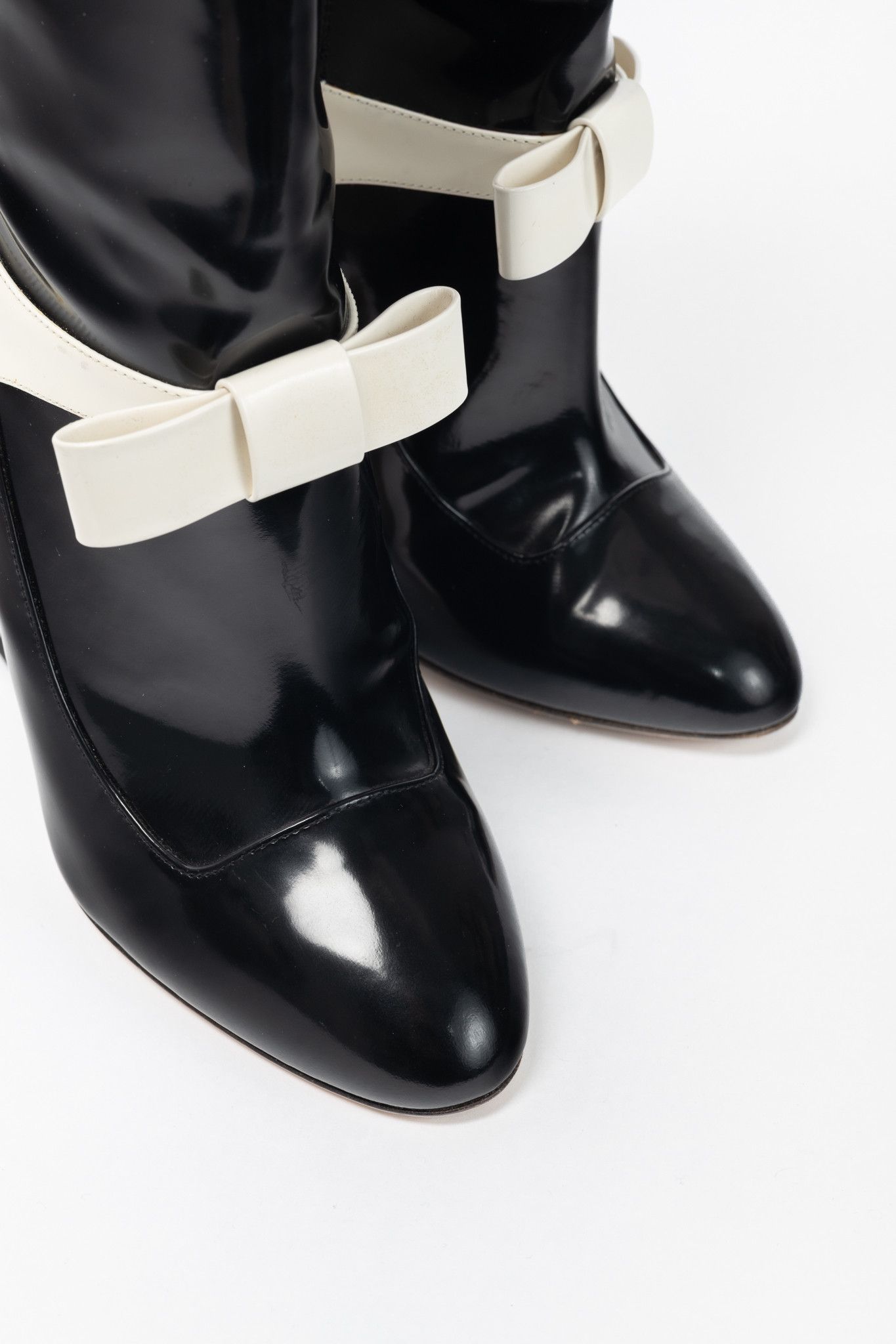 Gucci Gucci Nimue Black & White Colour-Block Midcalf Boots Size US 7.5 / IT 37.5 - 6 Thumbnail