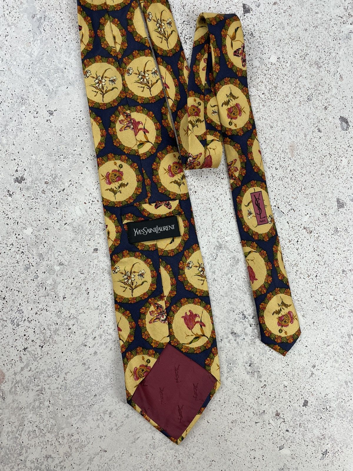 🔥Vintage Yves Saint Laurent Printed Silk Tie