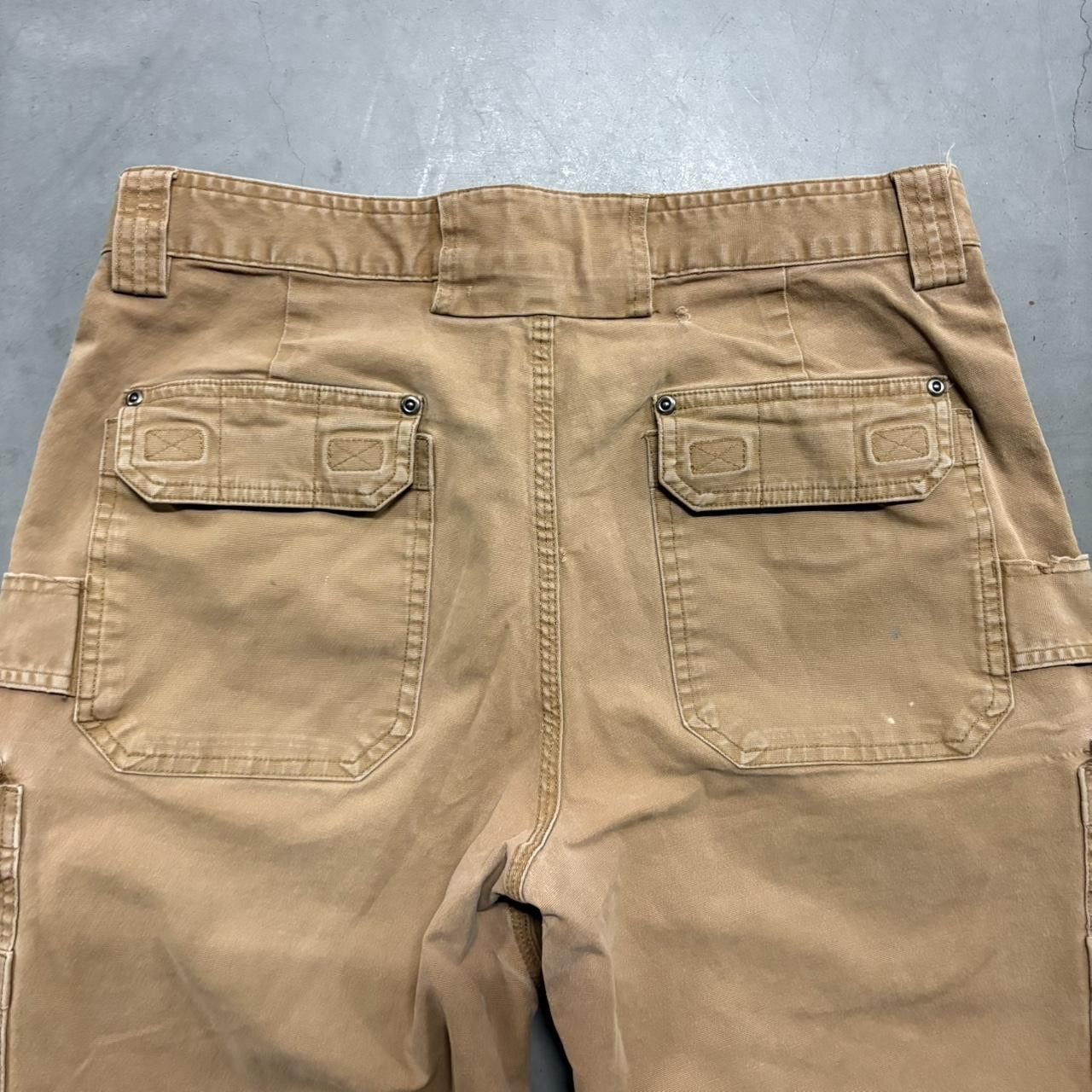 Vintage Crazy Vintage Y2K/2000s Baggy Tan Khaki Cargo Pannts! Size US 32 / EU 48 - 7 Thumbnail