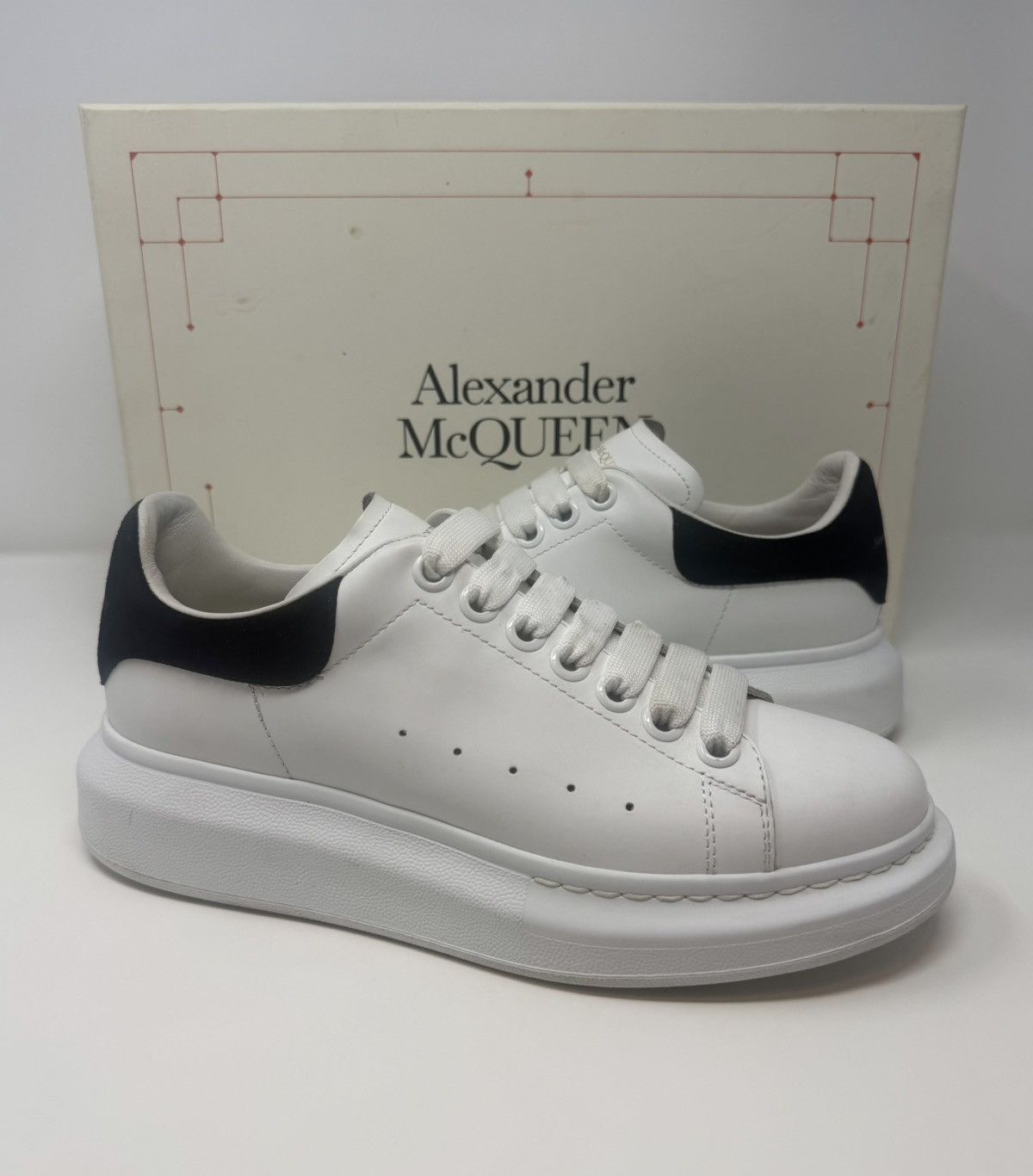 Alexander McQueen Alexander McQueen Oversized Sneaker Suede White/Black Size US 8 / IT 38 - 1 Thumbnail