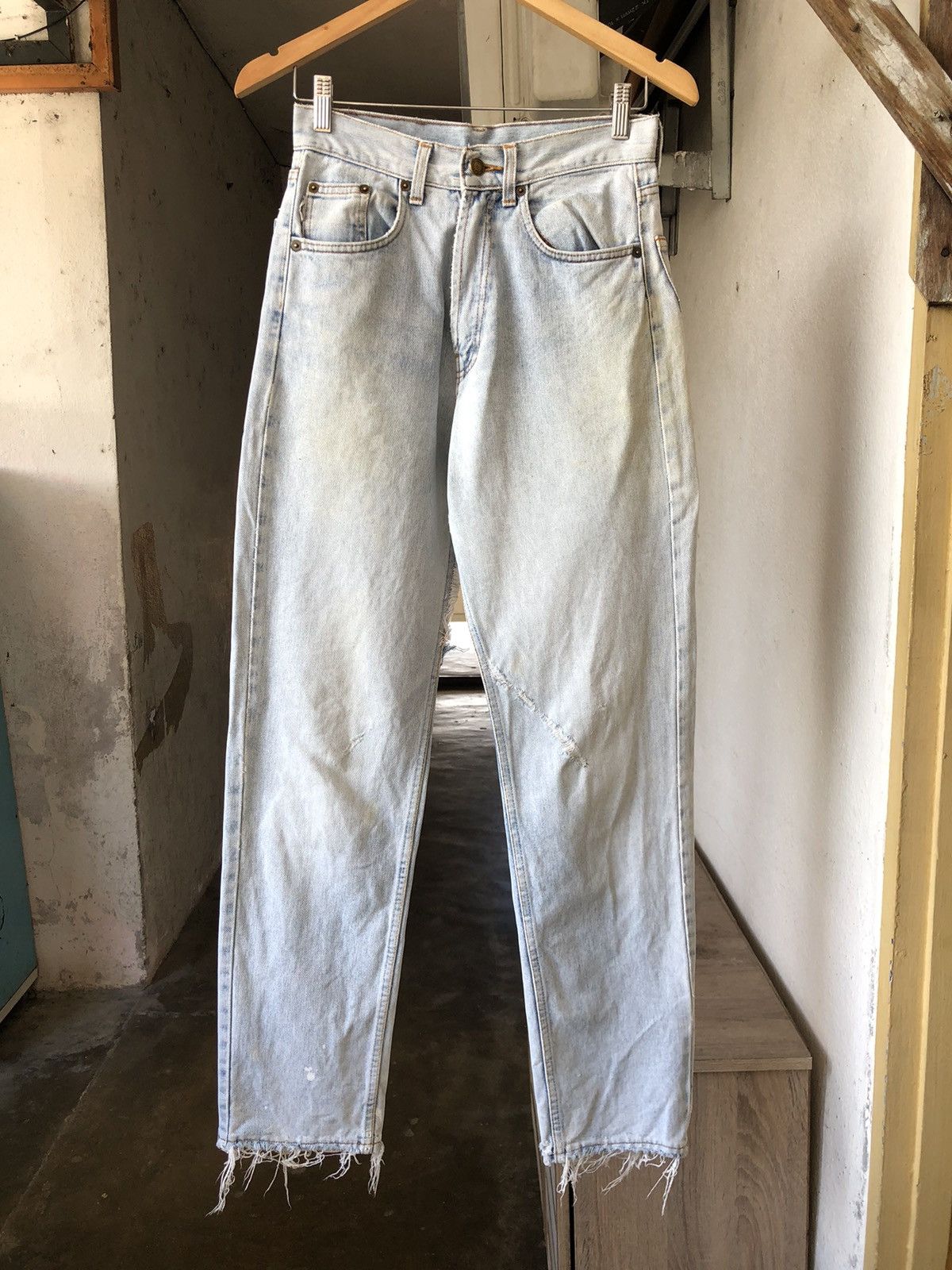 Burberry Vintage Burberry Distressed Denim Jeans Size 28" / US 6 / IT 42 - 1 Thumbnail