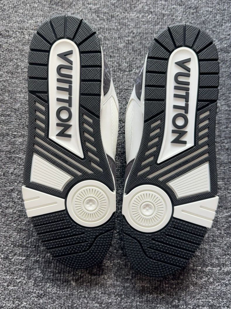 Louis Vuitton Louis Vuitton Trainer leather calfskin lace-up low-cut fas Size US 10 / EU 43 - 4 Thumbnail