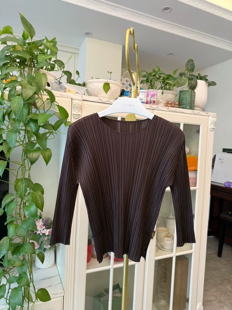 Issey Miyake Issey Miyake size:3 Coffee-colored pleated long sleeves Size XS / US 0-2 / IT 36-38 - 1 Thumbnail