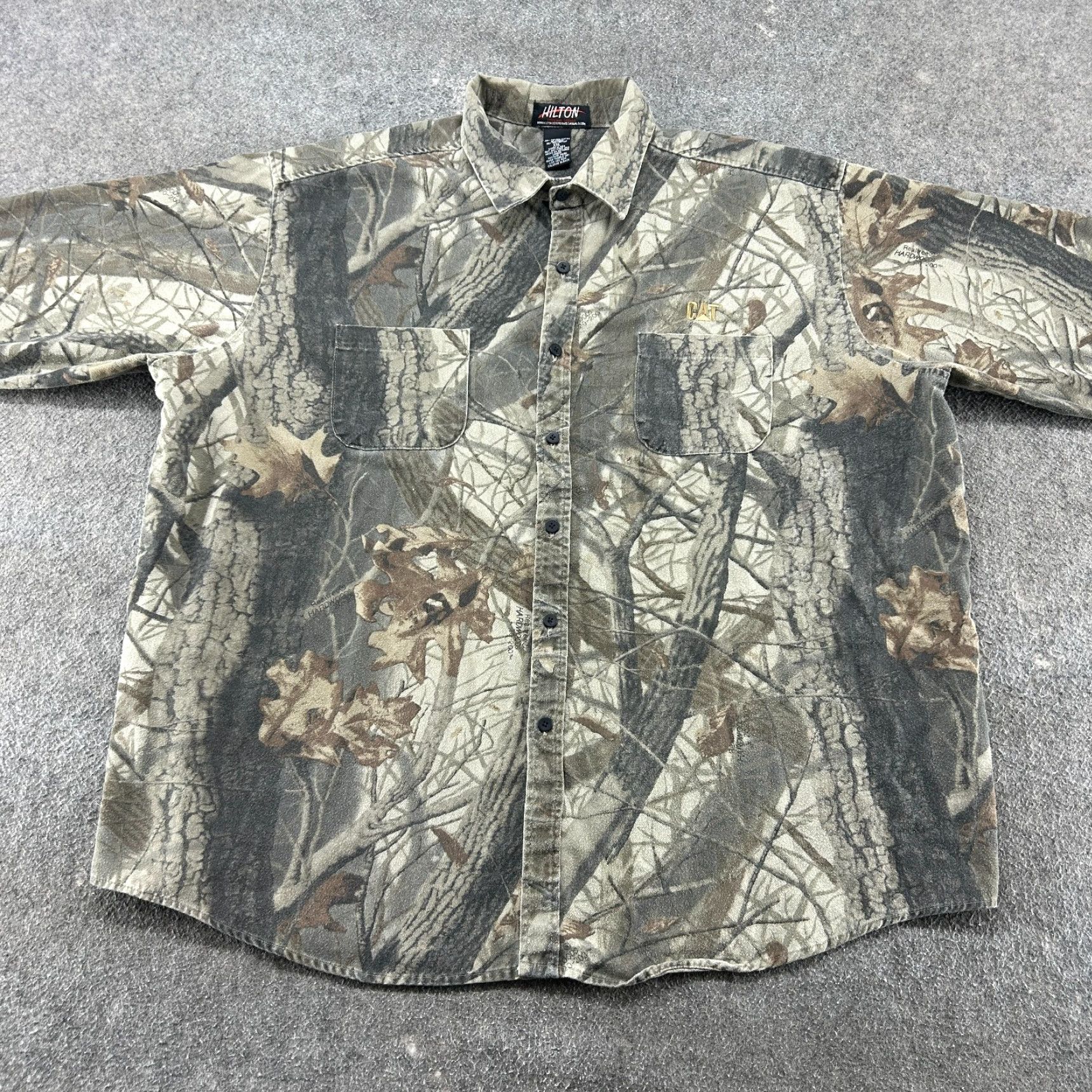 Vintage VINTAGE Hilton Shirt Men 2XL Camouflage Button-Up Long Sleeve Realtree CAT Embroidered Pocket 90s Mens Size US XXL / EU 58 / 5 - 2 Thumbnail