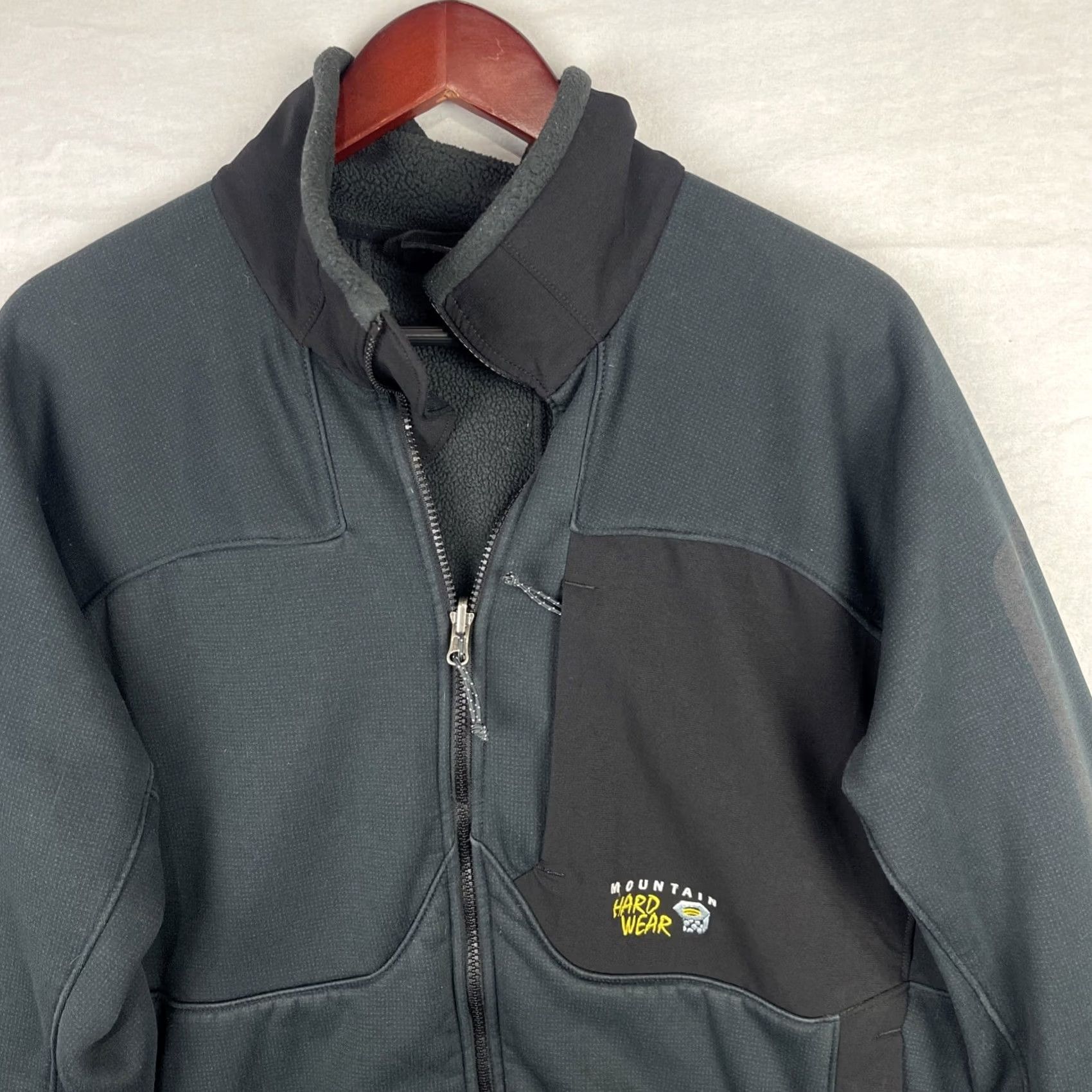 Mountain Hardwear VINTAGE Mountain Hardwear Jacket Mens Large Black Soft Shell Fleece Zip Up Size US L / EU 52-54 / 3 - 3 Thumbnail