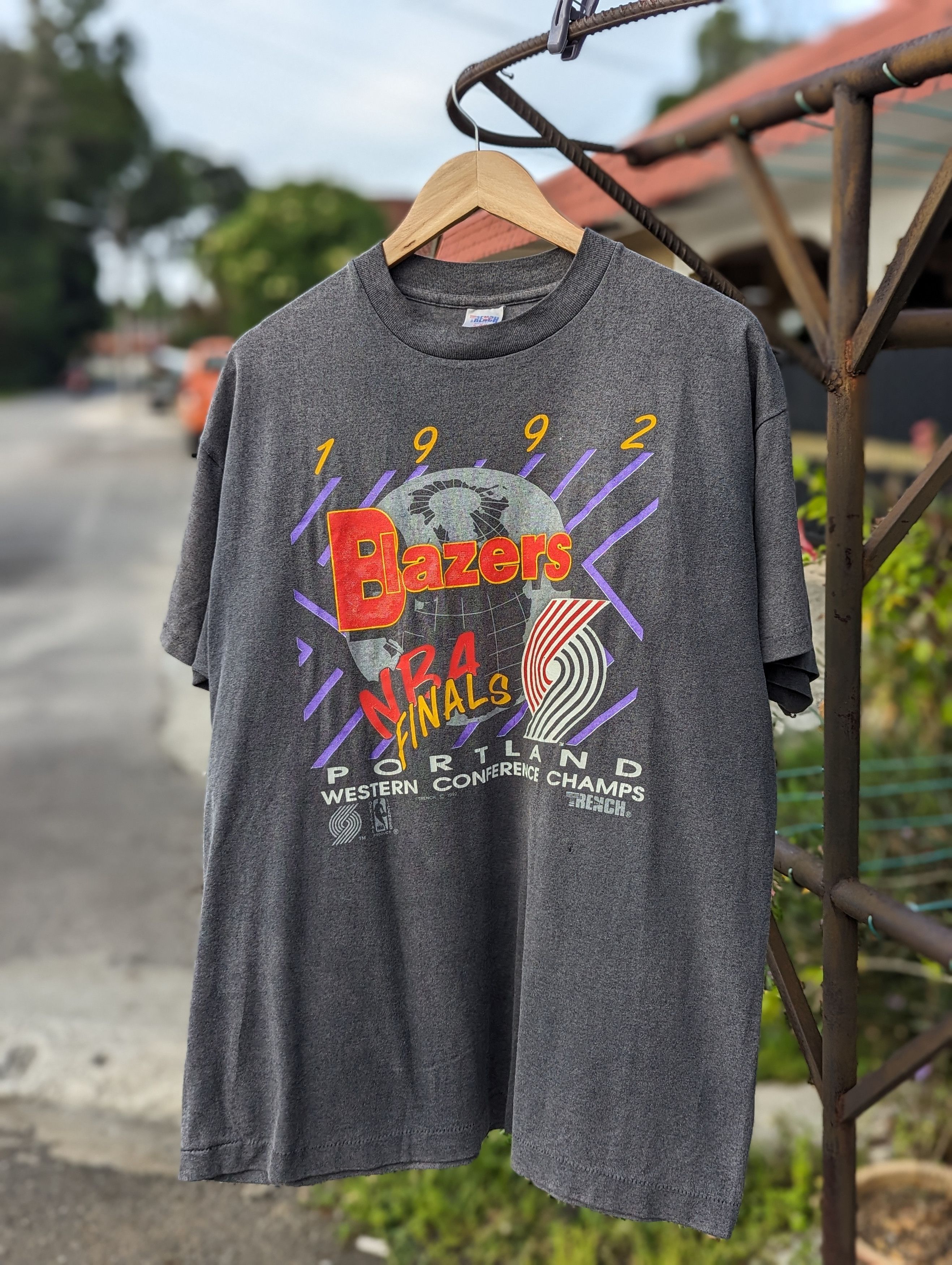 NBA Vintage 1992 Bazer NBA Final Portland Distressed T-shirt Size US XL / EU 56 / 4 - 1 Thumbnail