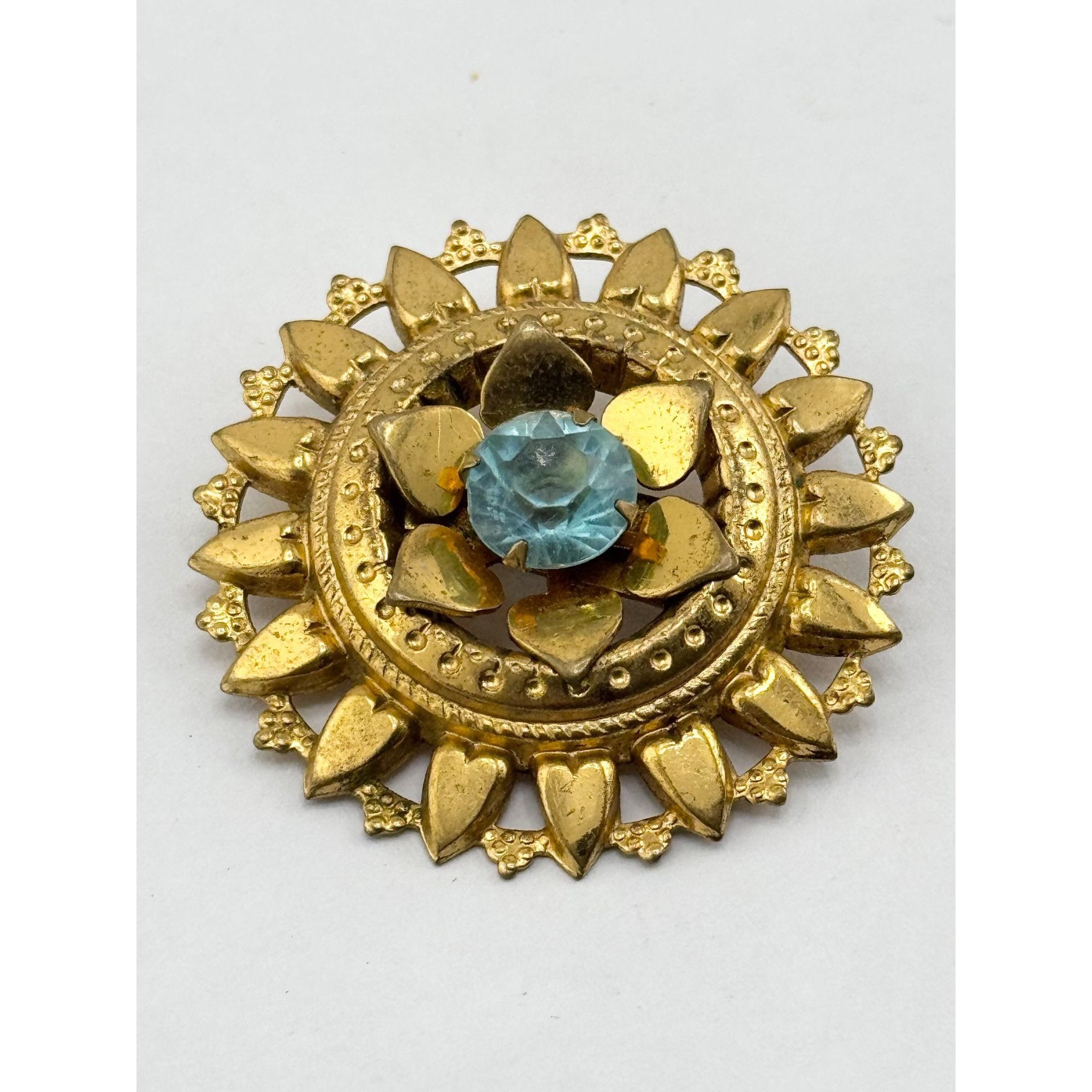Vintage Vintage gold tone blue rhinestone flower brooch pin. Vintage Size ONE SIZE - 2 Thumbnail