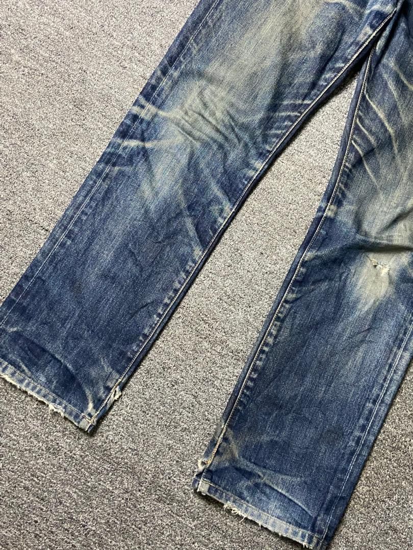 Uniqlo UNIQLO Distressed Denim Jeans (143) Size US 30 / EU 46 - 8 Thumbnail