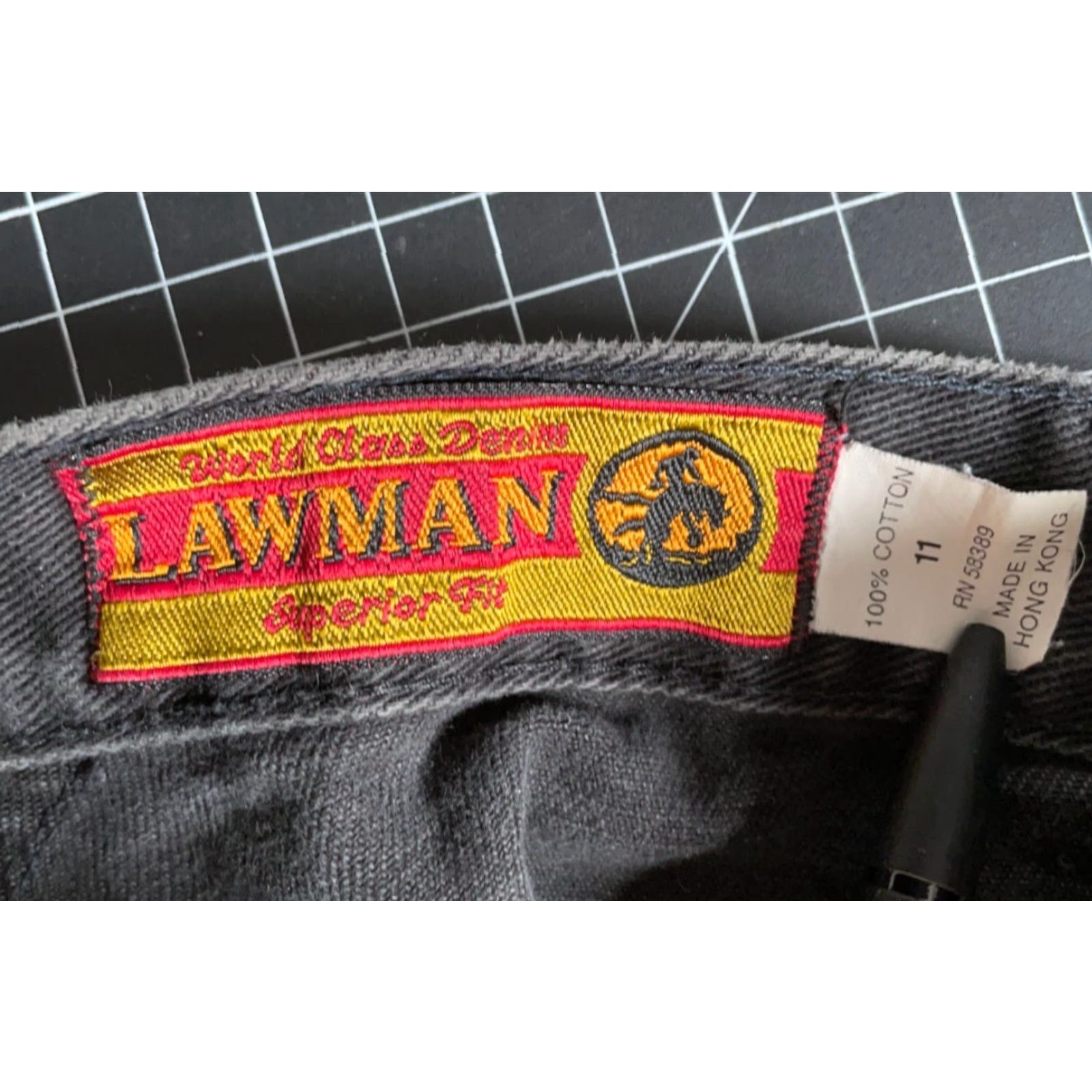 Vintage VINTAGE Lawman Jeans Women's 11 (28 x 33) Black Denim High Waisted Zip Fly 5-Pocket Cowboy Retro Womens Size 28" / US 6 / IT 42 - 3 Thumbnail