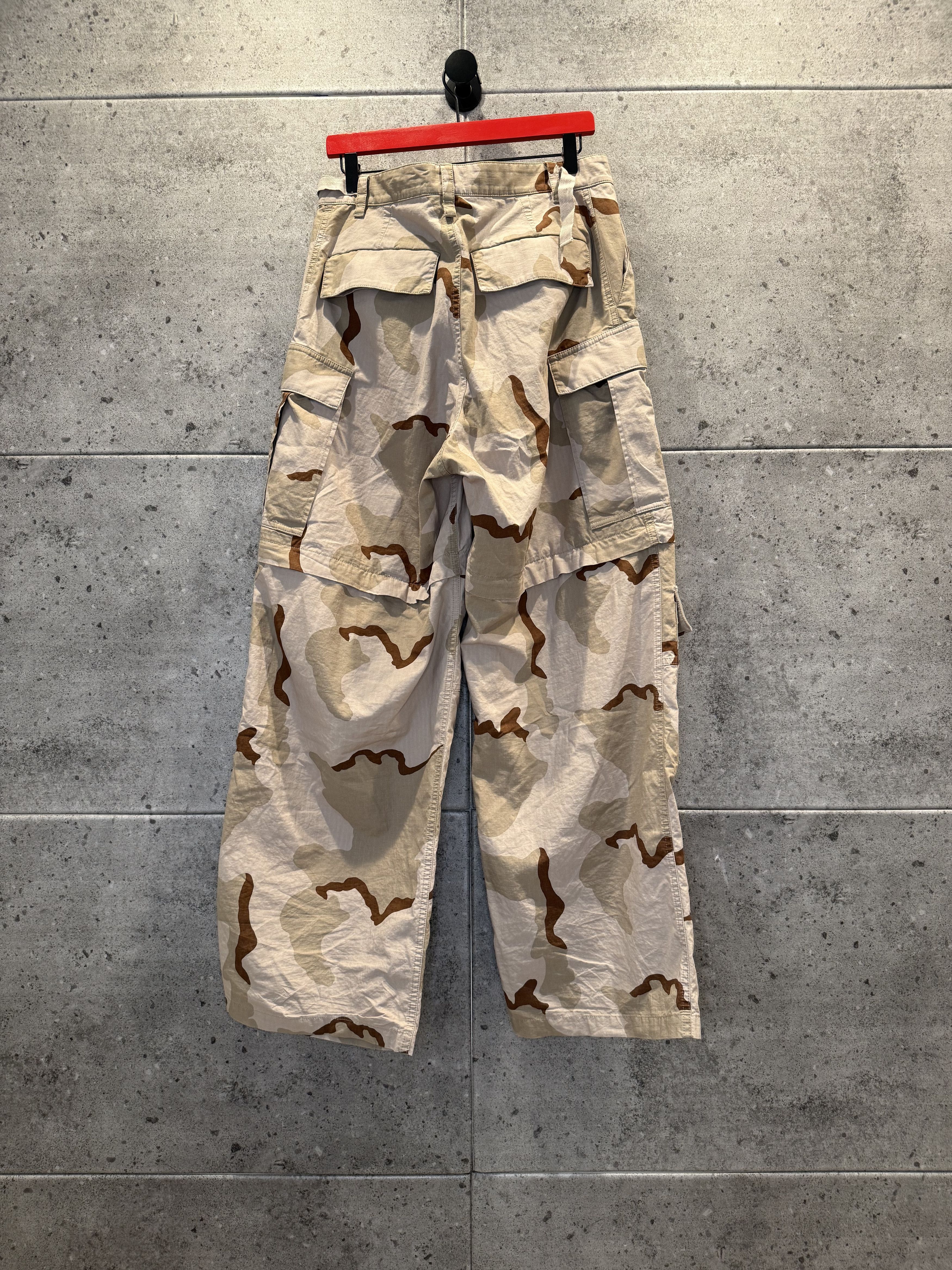 Balenciaga Balenciaga large camo cargo pants Size US 32 / EU 48 - 2 Thumbnail