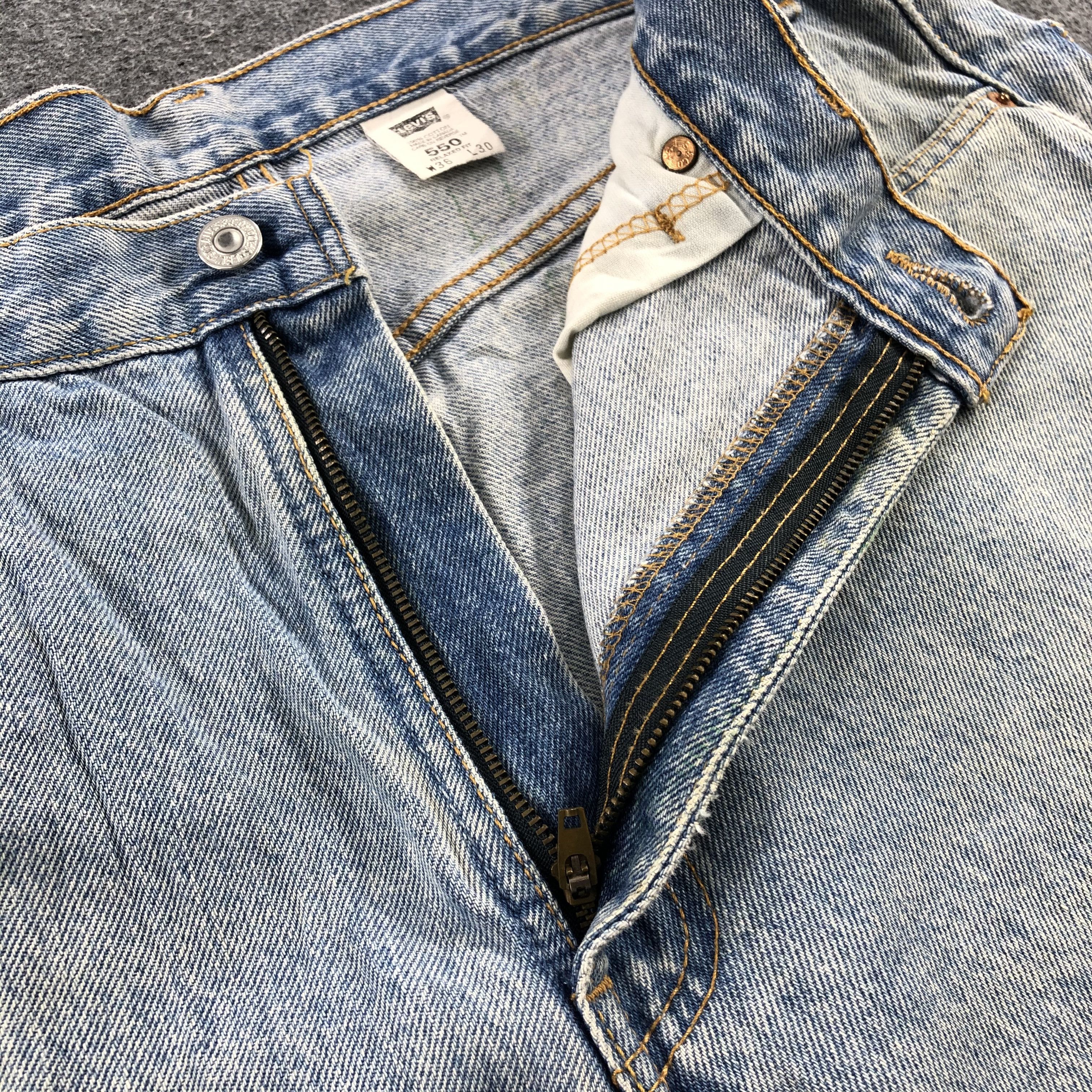 Levi's 90s Light Washed Vintage Levis 550 Jeans-J1022 Size US 35 - 8 Thumbnail