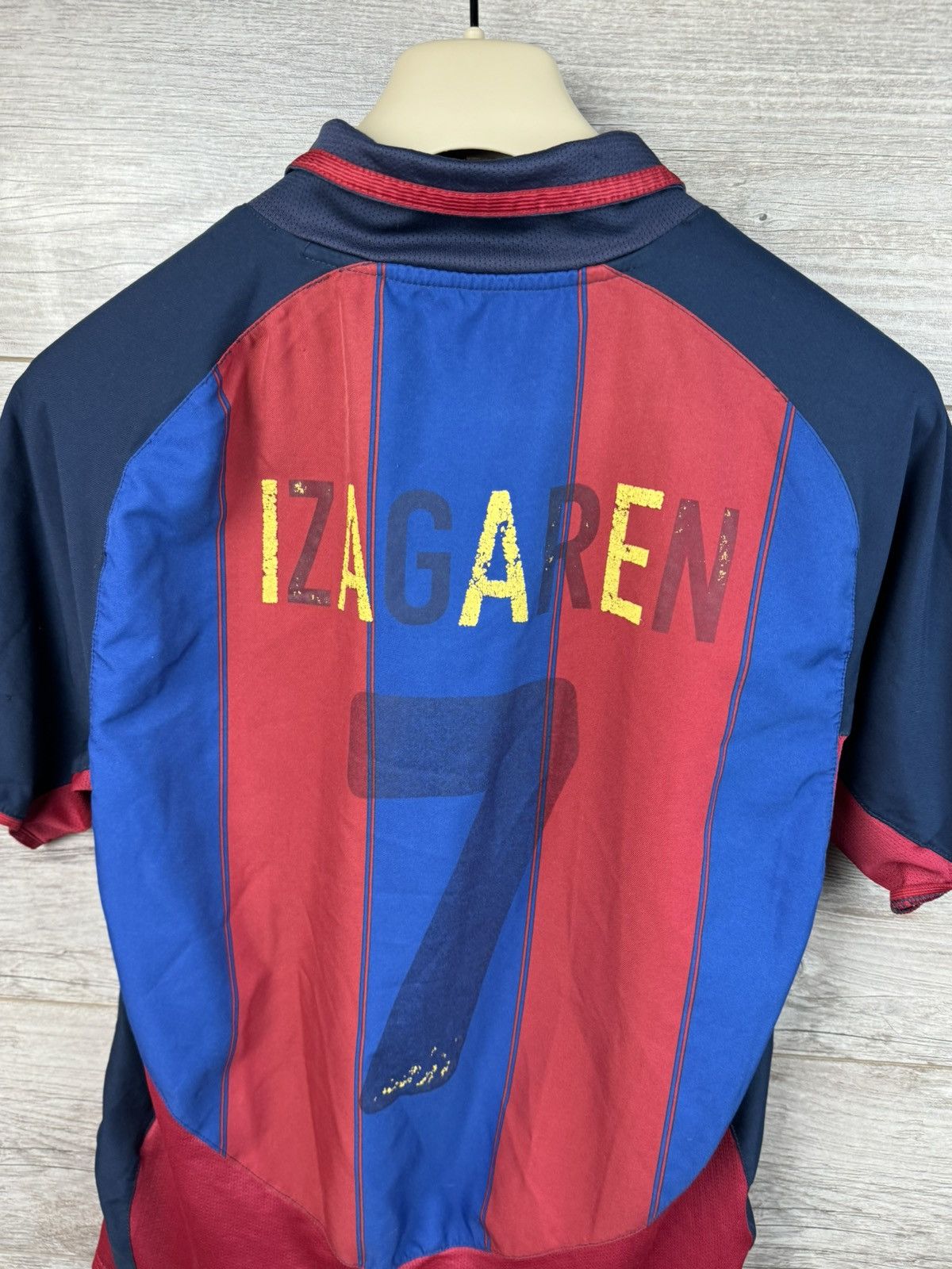 Nike Barcelona FC Nike 2003/04 Izagaren 7 Vintage Football Shirt Size US S / EU 44-46 / 1 - 20 Thumbnail