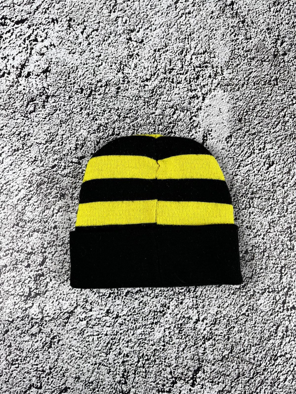 Vintage Vintage Y2K Borussia Dortmund striped logo beanie hat Size ONE SIZE - 2 Thumbnail