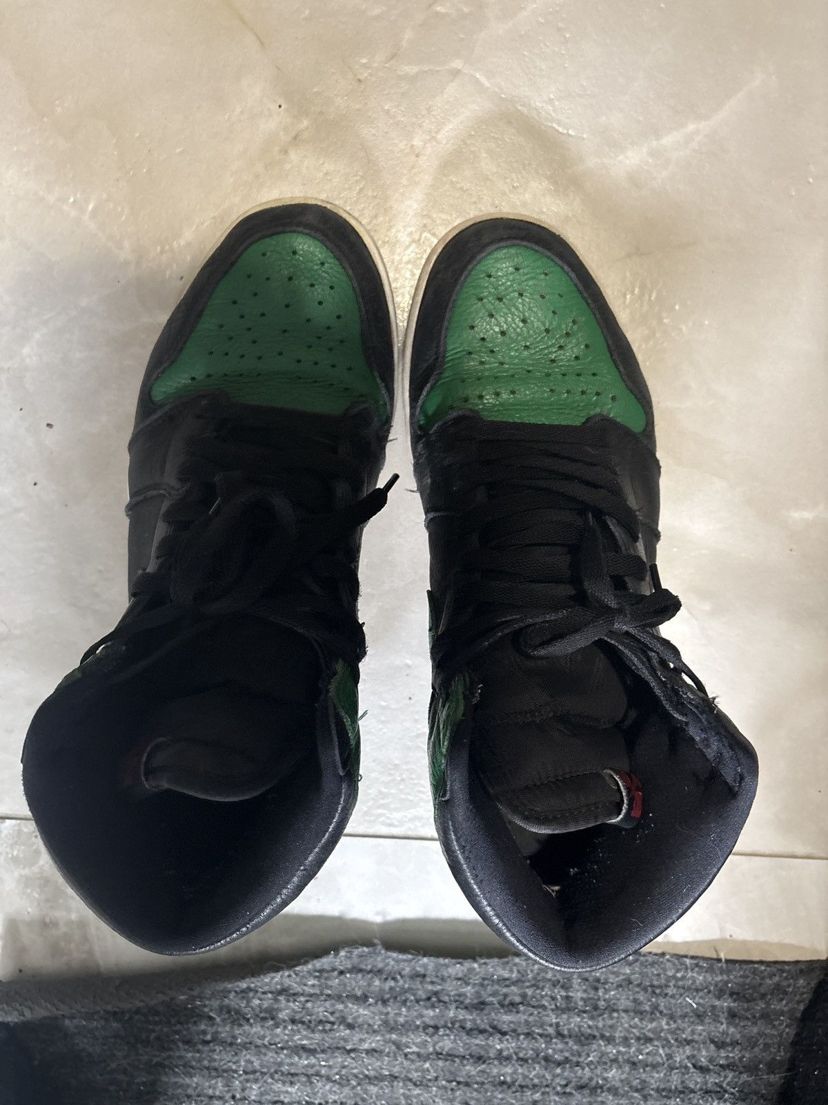 Jordan Brand Jordan 1 Retro High Pine Green Size US 9 / EU 42 - 1 Thumbnail
