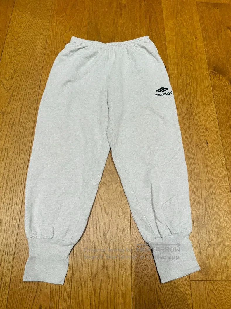 Balenciaga size M 3B Embroidered Logo Pants