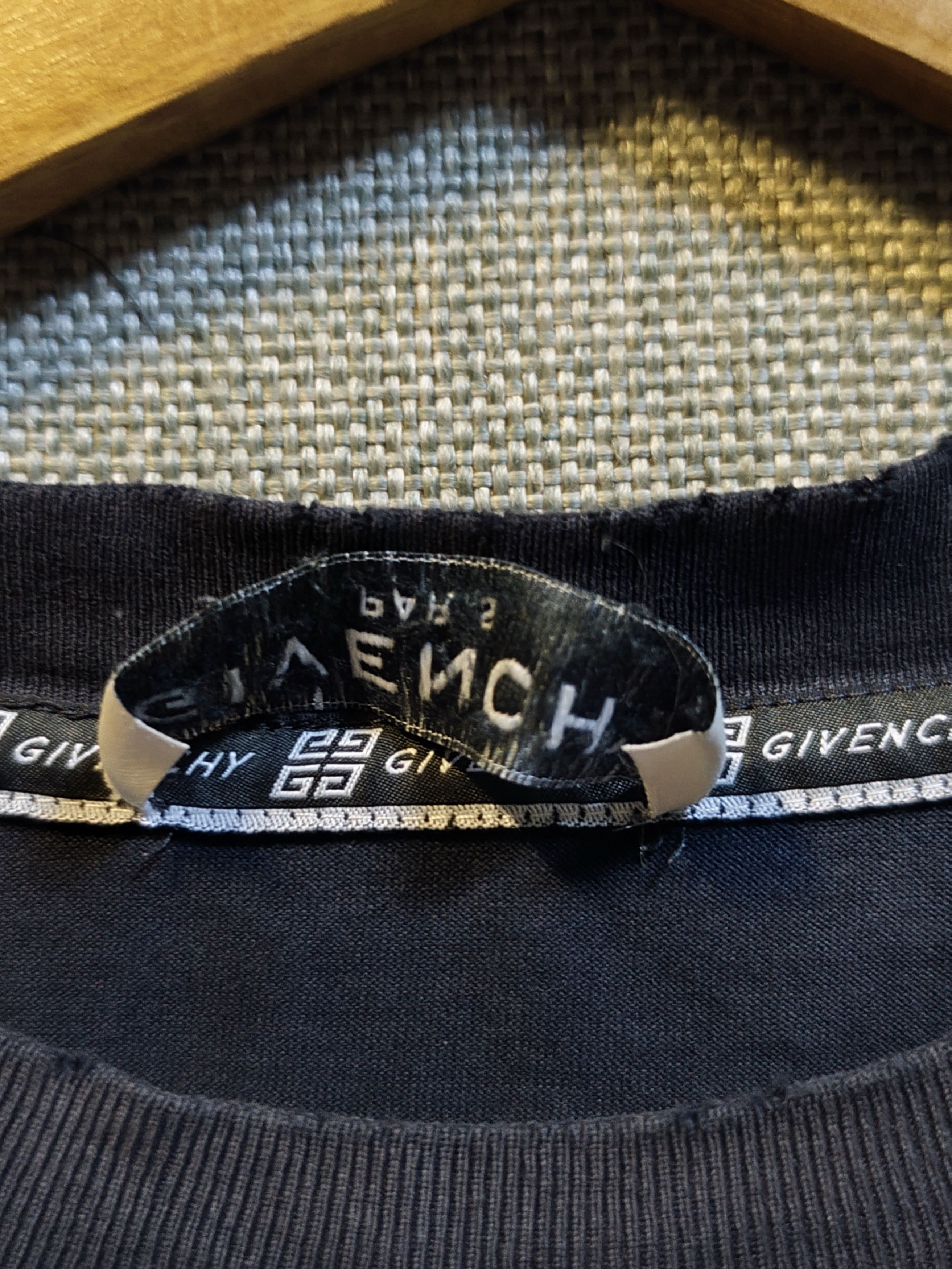 Givenchy ​Givenchy Paris Distressed Vintage Logo T-Shirt Size US XL / EU 56 / 4 - 6 Thumbnail