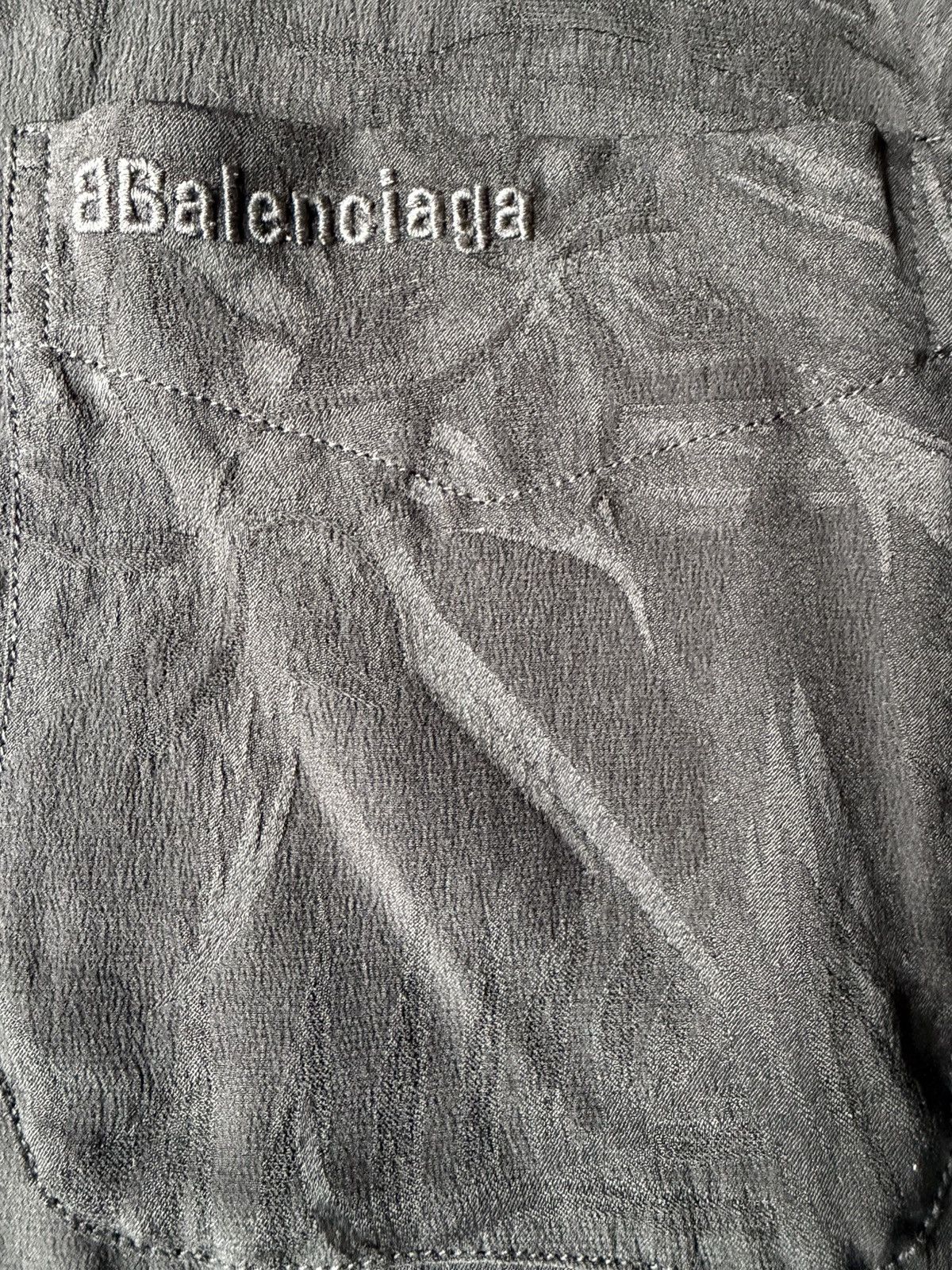 Balenciaga Silk fluid minimal tropical button down shirt size 39 Medium Size US M / EU 48-50 / 2 - 3 Thumbnail