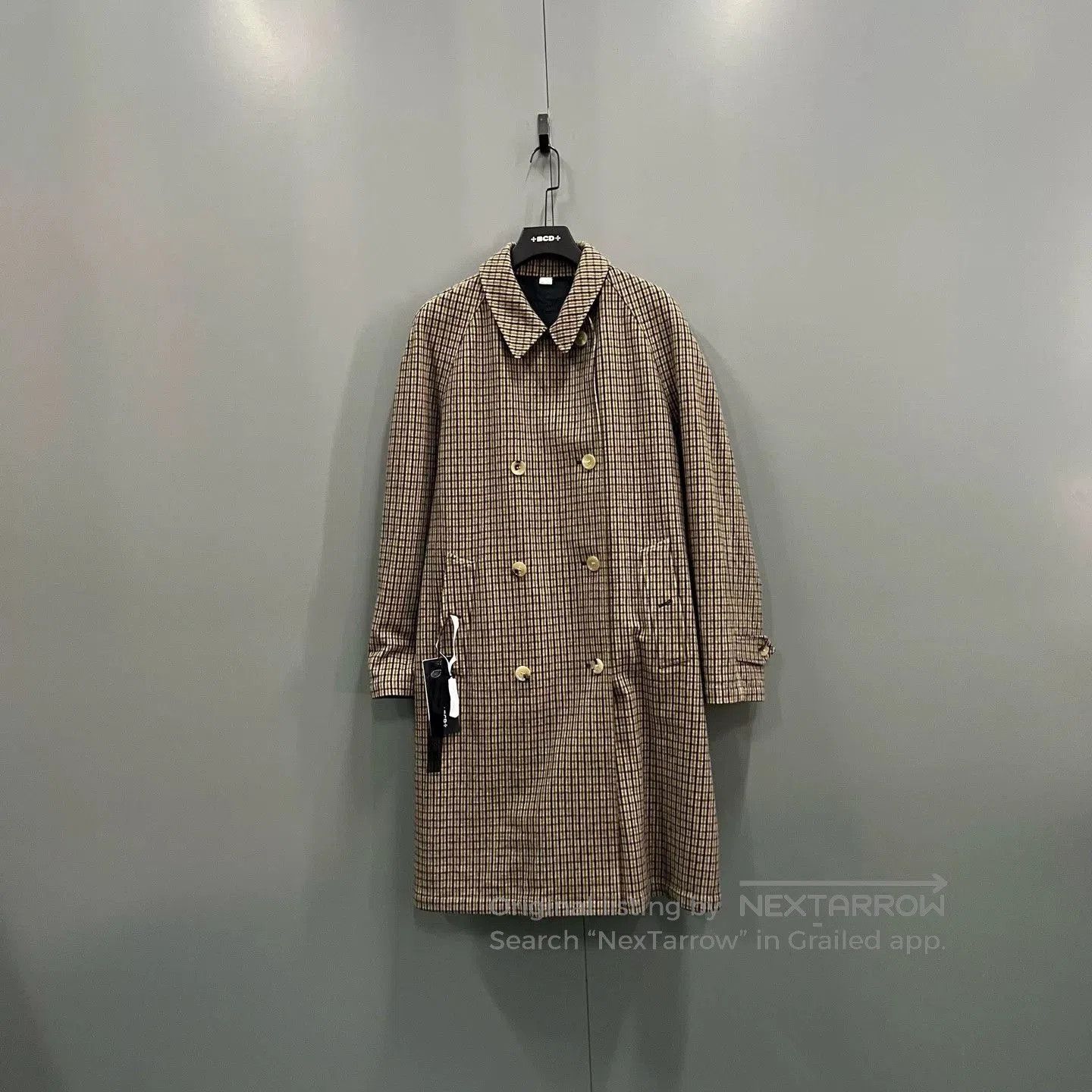 gucci checked reversible coat size 50.