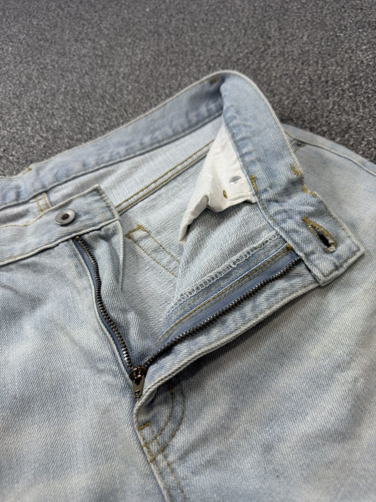 Undercover × Uniqlo Archives Japanese Light Faded Wash Denim Uniqlo Wideleg Size US 33 - 12 Thumbnail