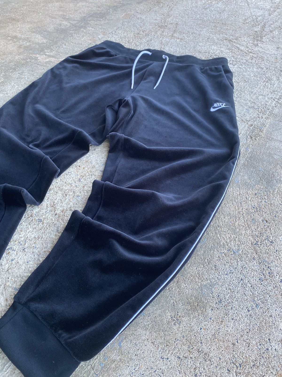 Nike × Vintage Vintage Y2K Nike Velour Black Velvety Jogger Sweatpants Size US 32 / EU 48 - 4 Thumbnail