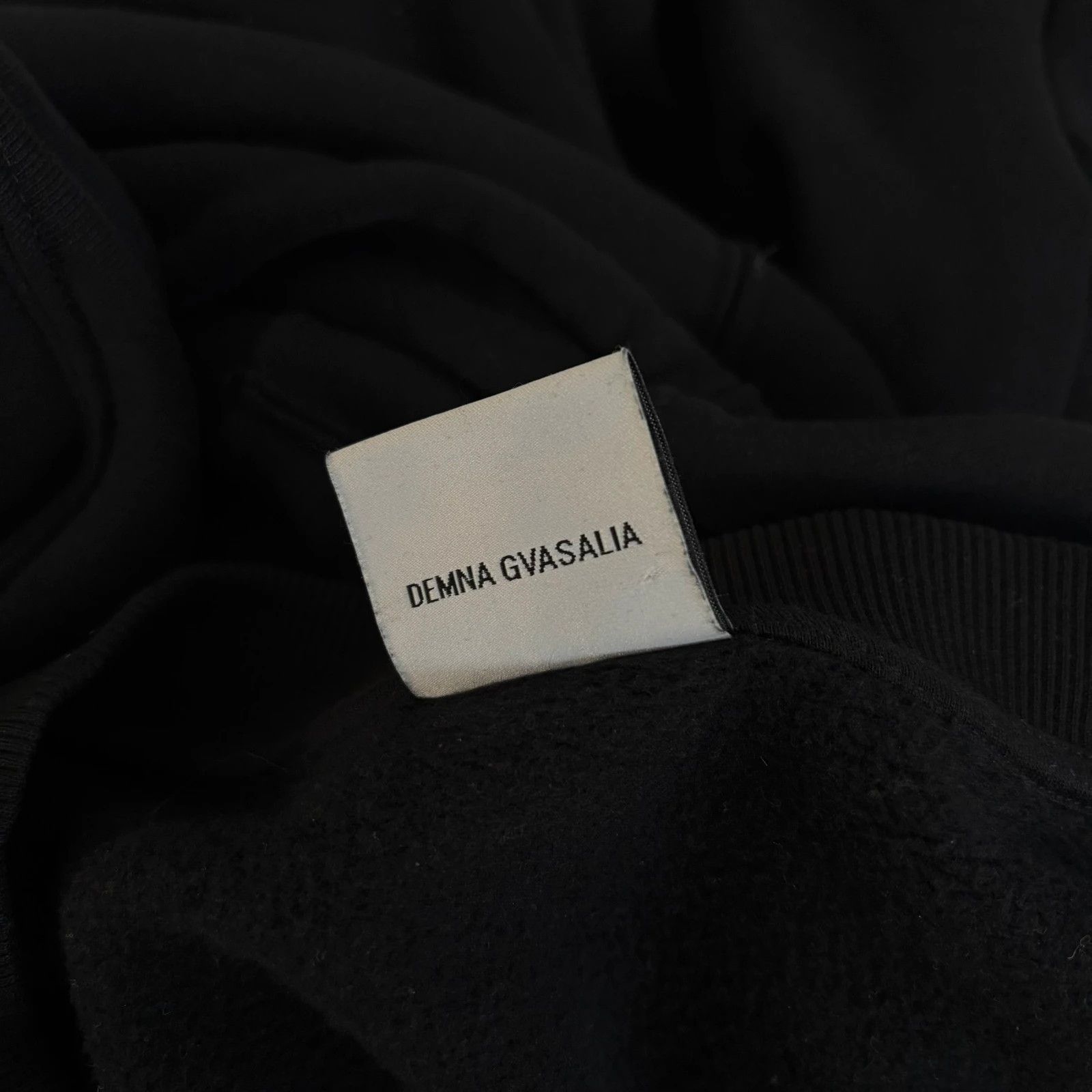 Vetements Vetements ss19 cut out sweatshirt Size US M / EU 48-50 / 2 - 6 Thumbnail
