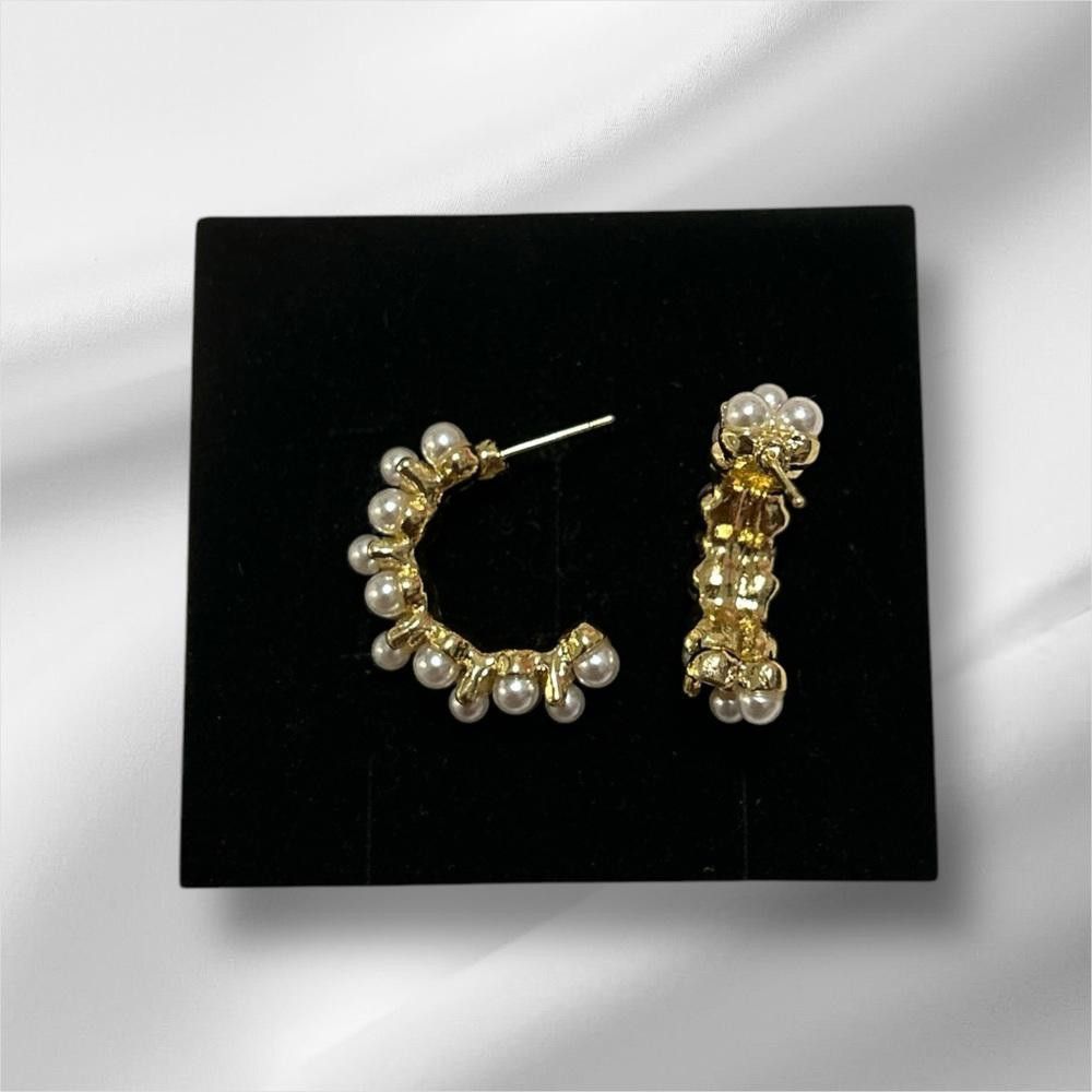 Designer Elegant Gold and Pearl Hoop Earrings Size ONE SIZE - 2 Thumbnail