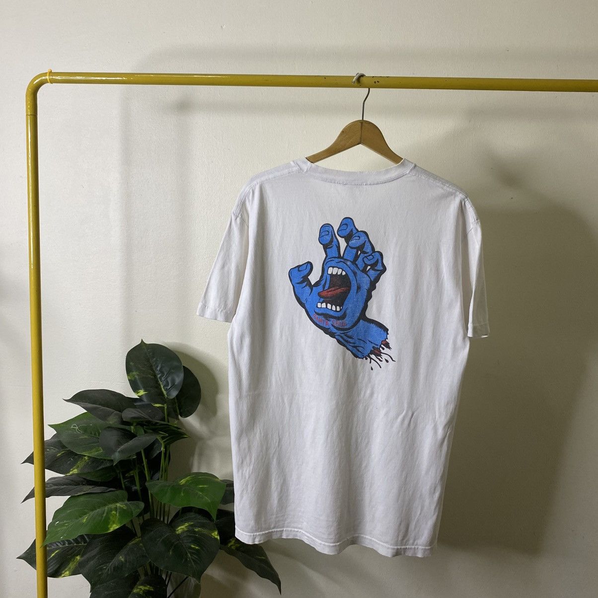 Santa Cruz Skateboards Vintage Y2K Santa Cruz Skateboards Hand Screaming Skater Tee Size US L / EU 52-54 / 3 - 1 Thumbnail
