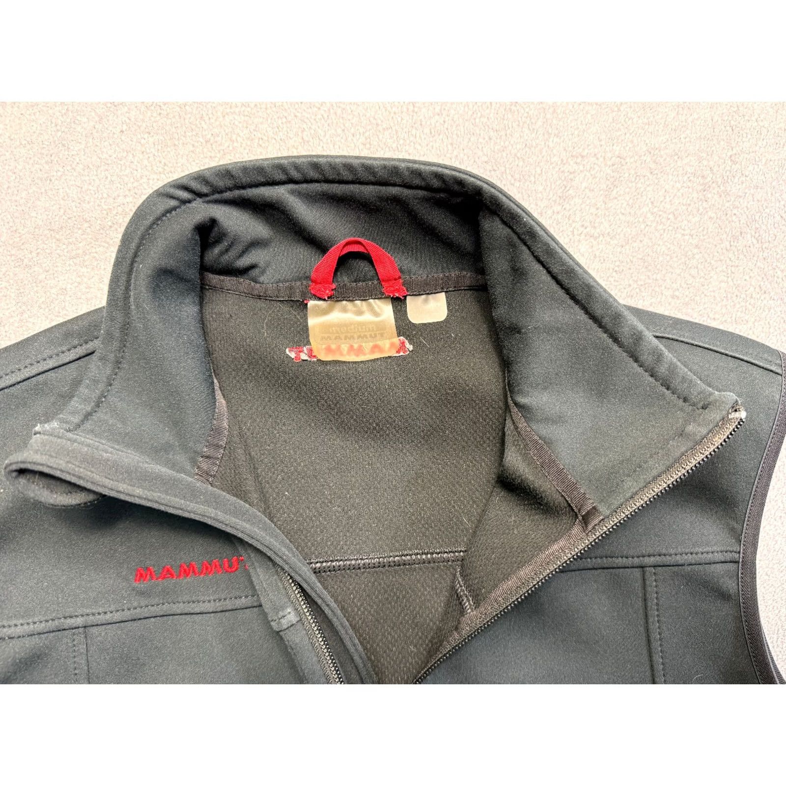 Mammut Mammut Black Vest Windstopper Waistcoat M Unisex Adults Zip Vest Windbreaker Model Size M Black Windstopper Main Selling Point Category: Vest Size US M / EU 48-50 / 2 - 7 Thumbnail