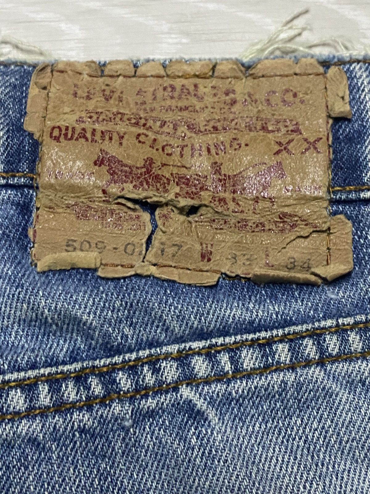 Levi's Vintage Levis 509 Destroyed Baggy Jeans Size US 32 / EU 48 - 14 Thumbnail