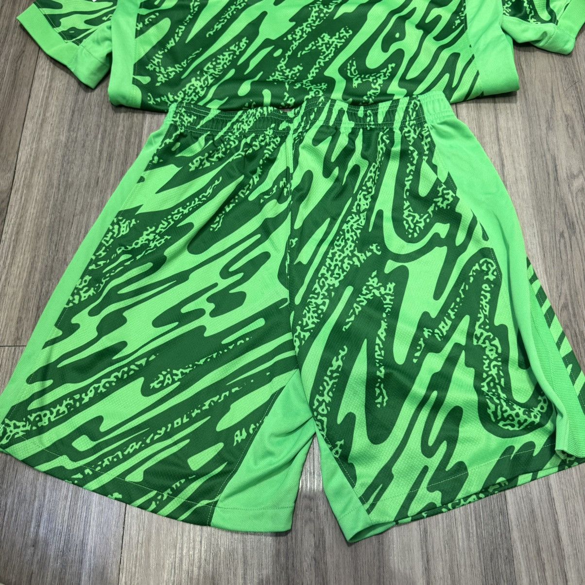 Nike Liverpool 24/25 C/L gk goalkeeper set #1 Becker Size US L / EU 52-54 / 3 - 10 Thumbnail